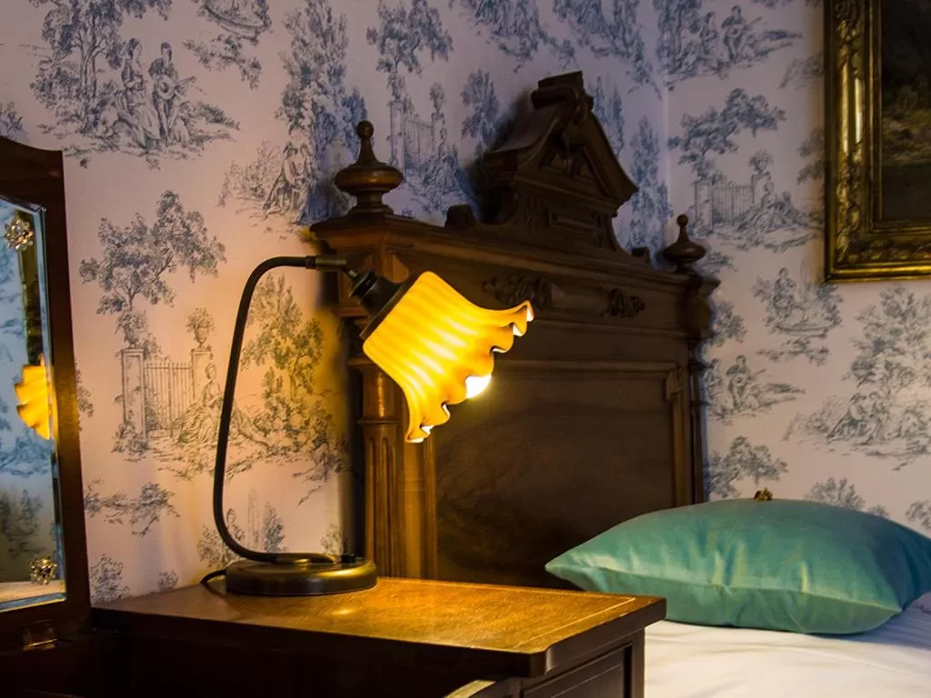 Decorative detail, Bed in Hotel Victoria