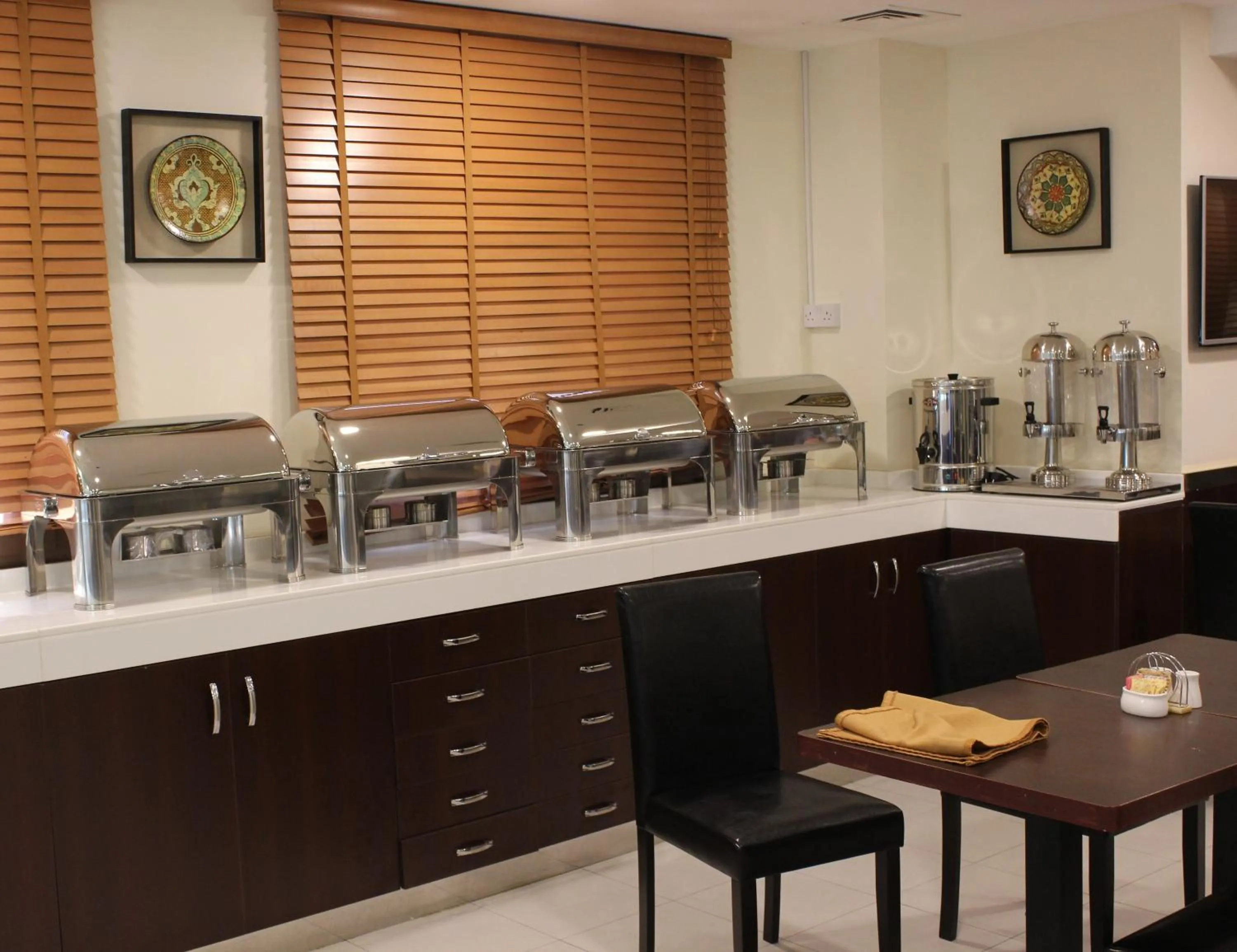 Breakfast in Montreal Naif Hotel