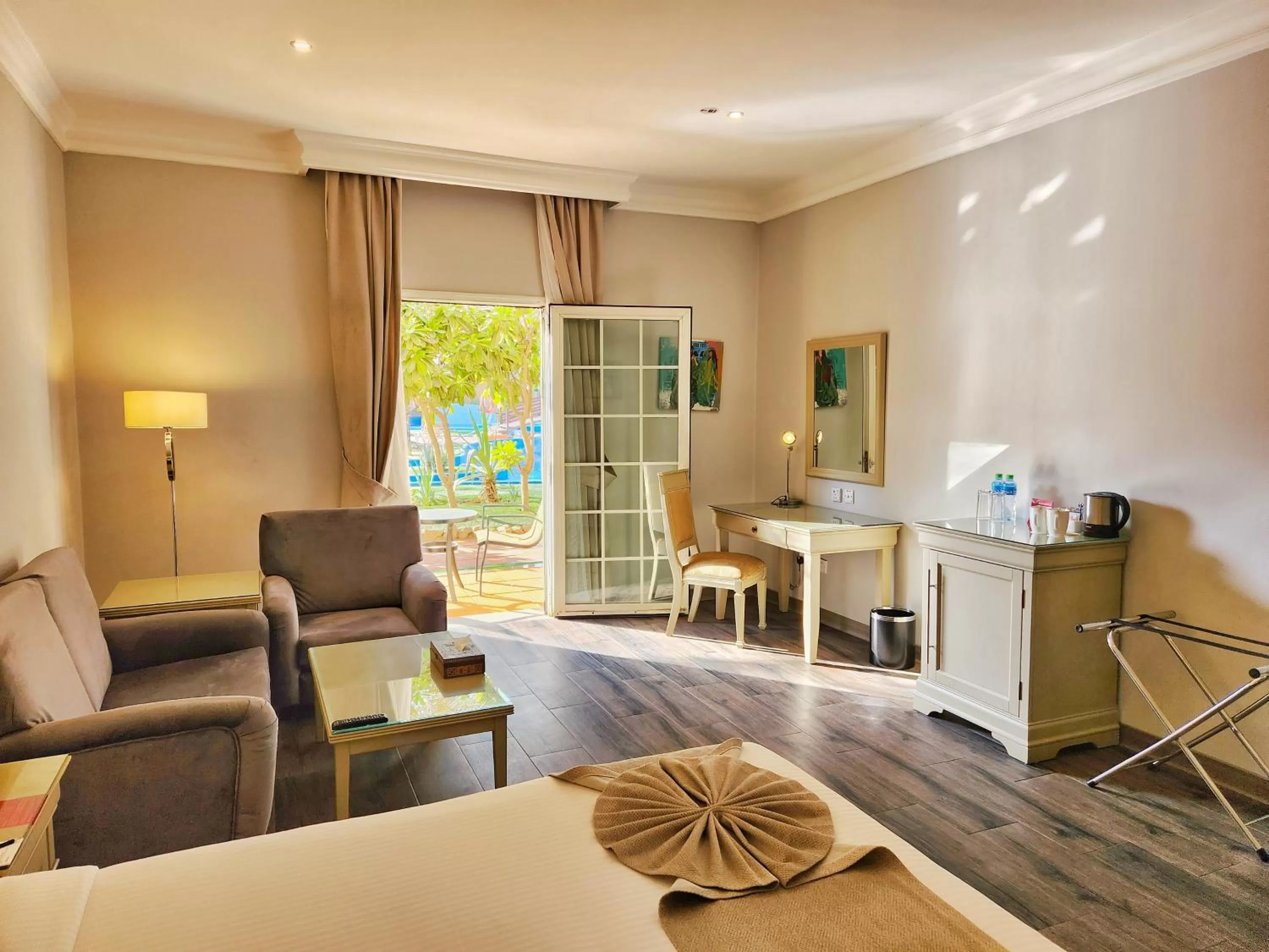 Living room in Mövenpick Hotel Kuwait