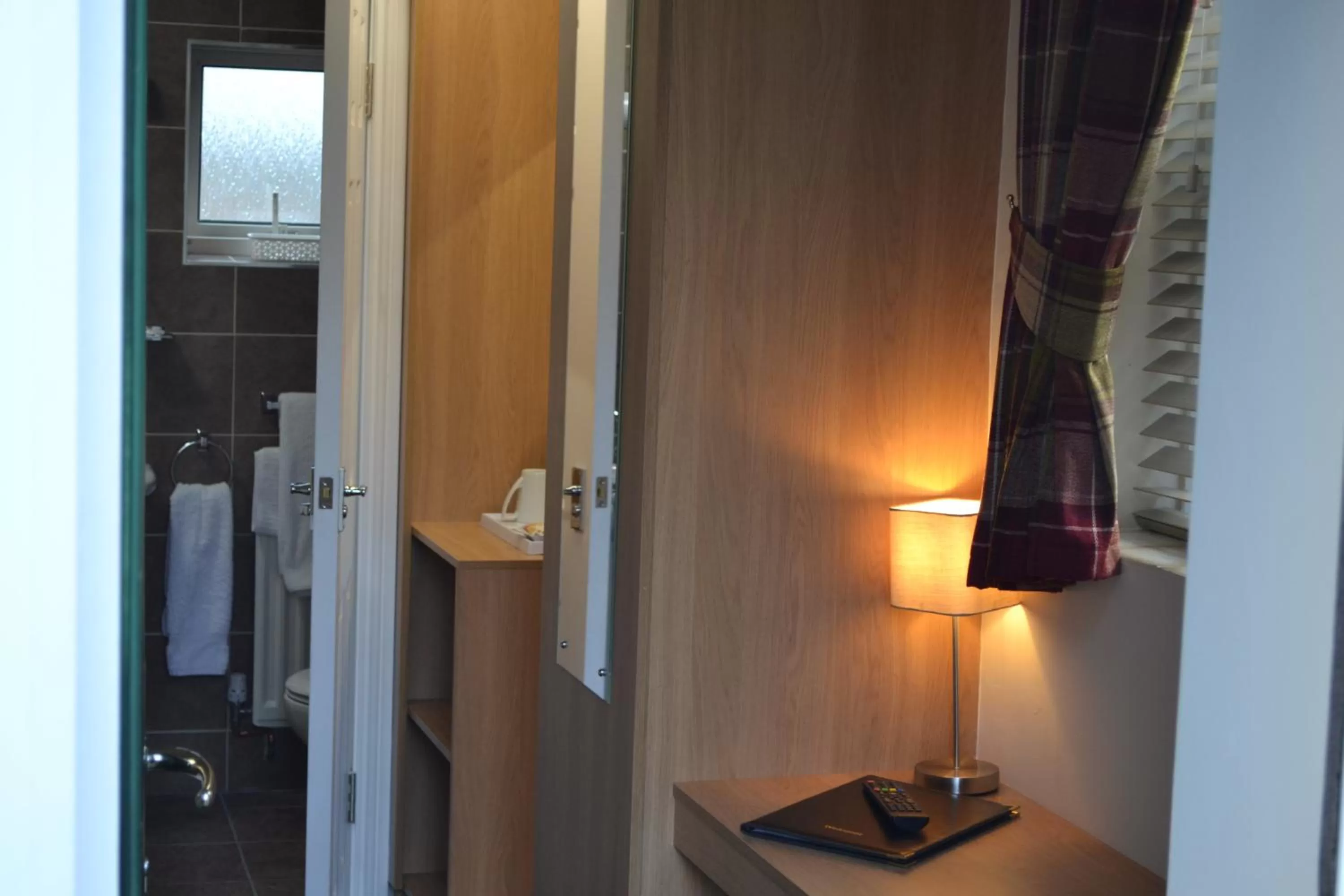 Bathroom in Oak Tree Inn