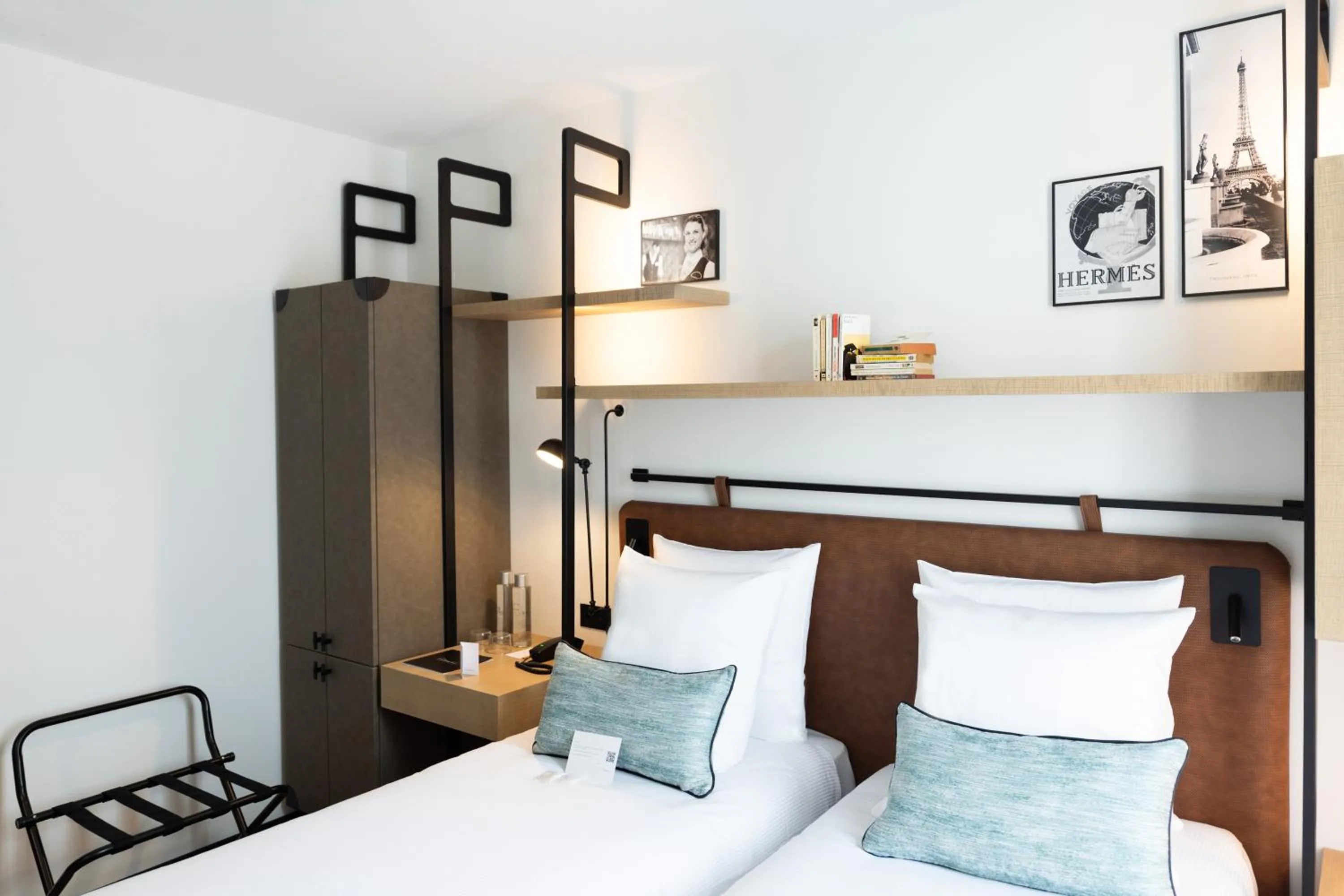 Bed in Esteem Tour Eiffel