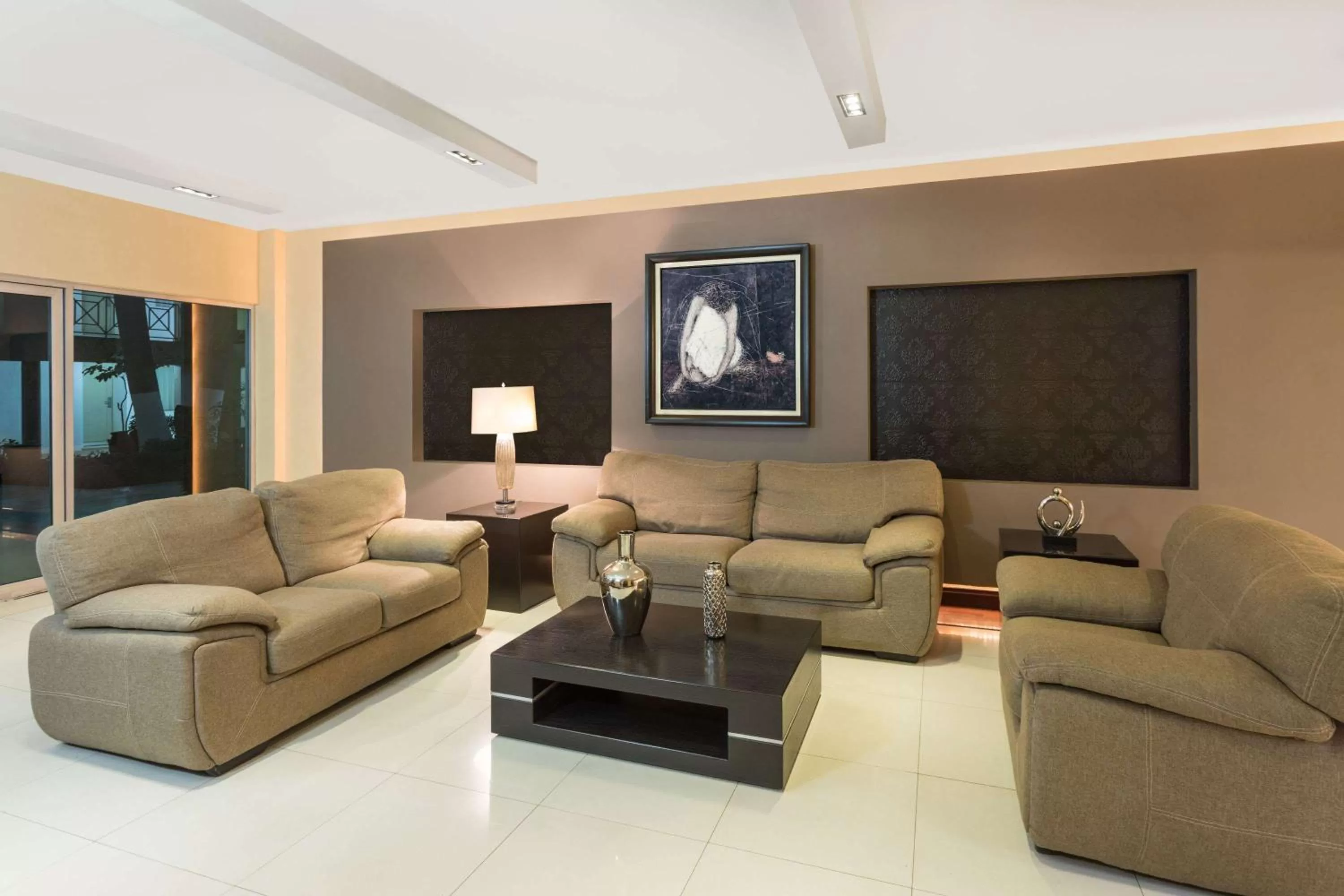 Lobby or reception in Wyndham Garden Obregon