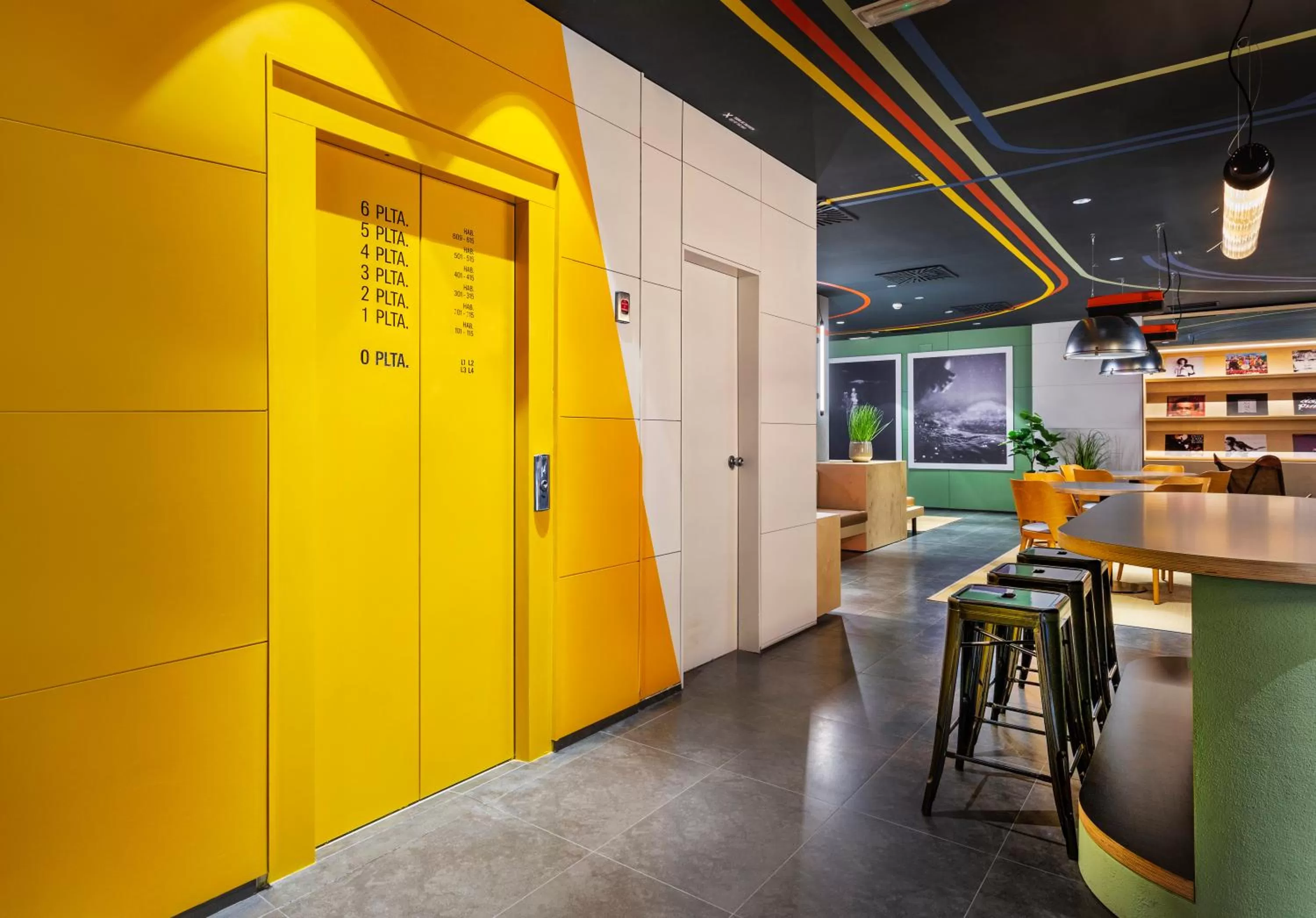 Lounge or bar in B&B HOTEL Castellón