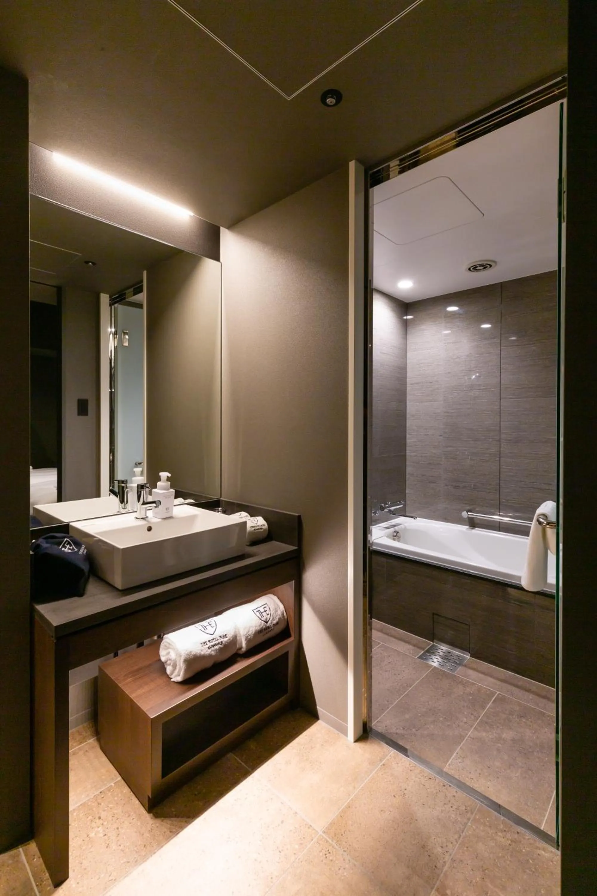 Bed in The Royal Park Canvas - Ginza 8