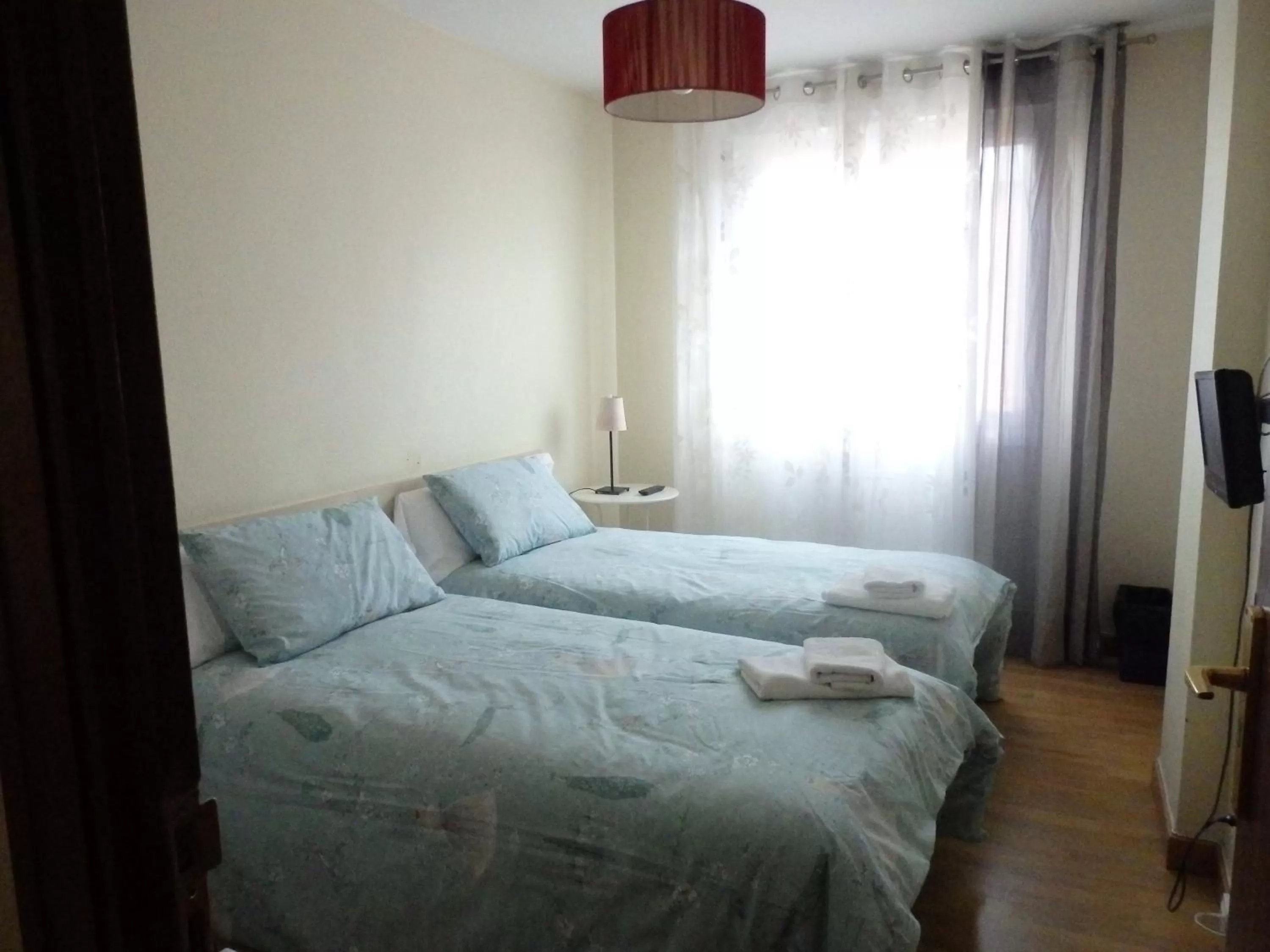 Day, Bed in Alojamientos Iruña