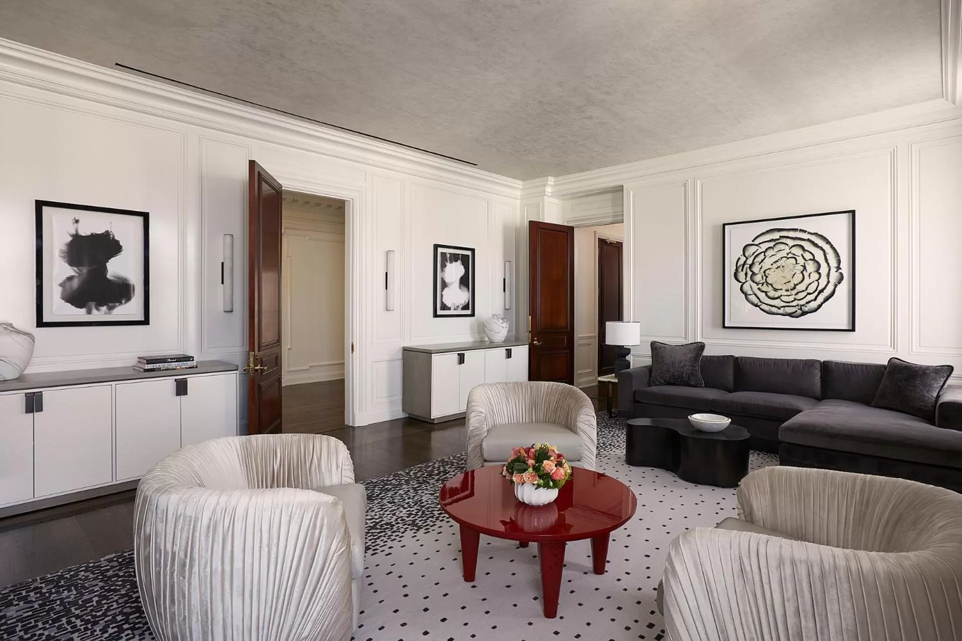 Living room in Beverly Wilshire, A Four Seasons Hotel