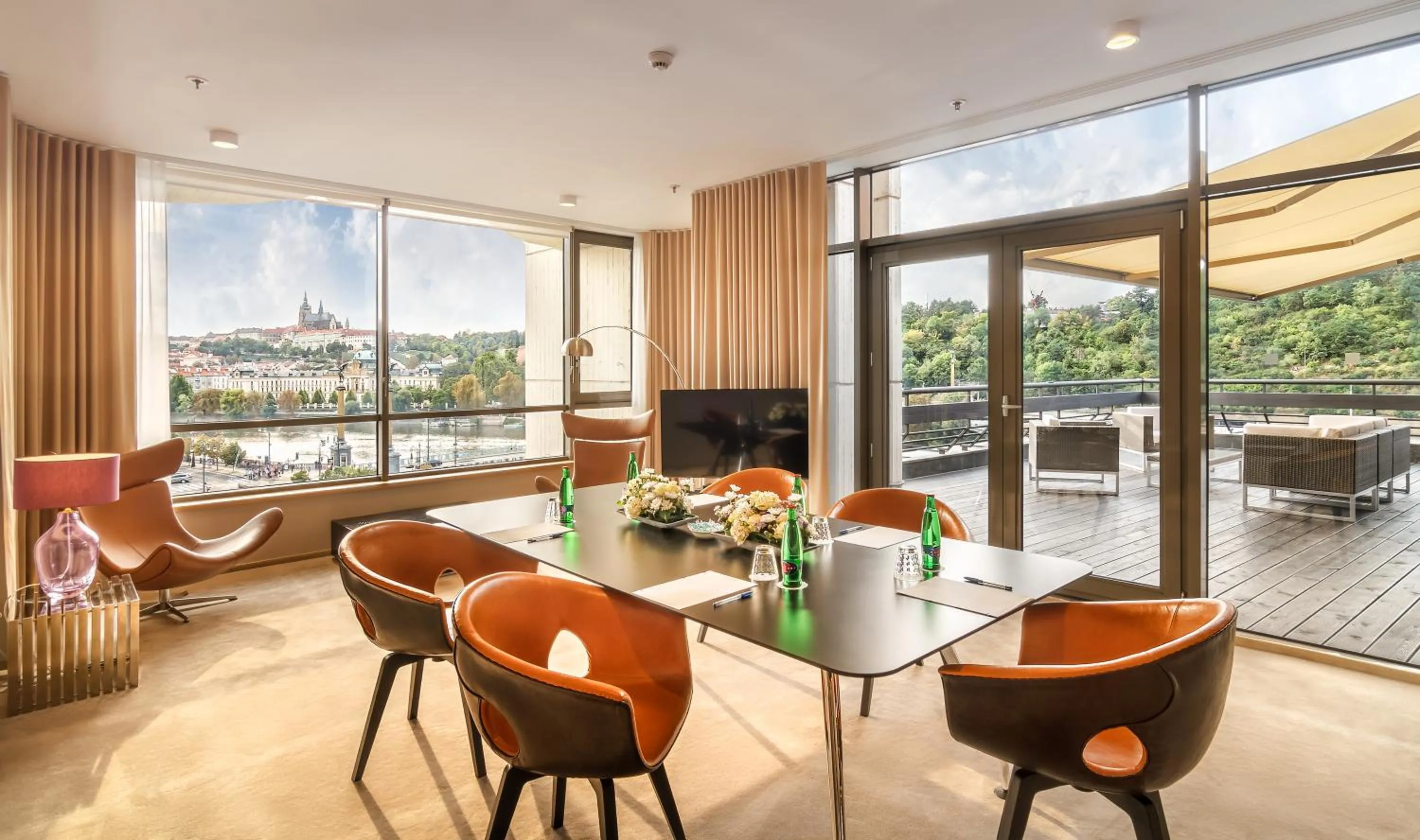 Dining area in The President