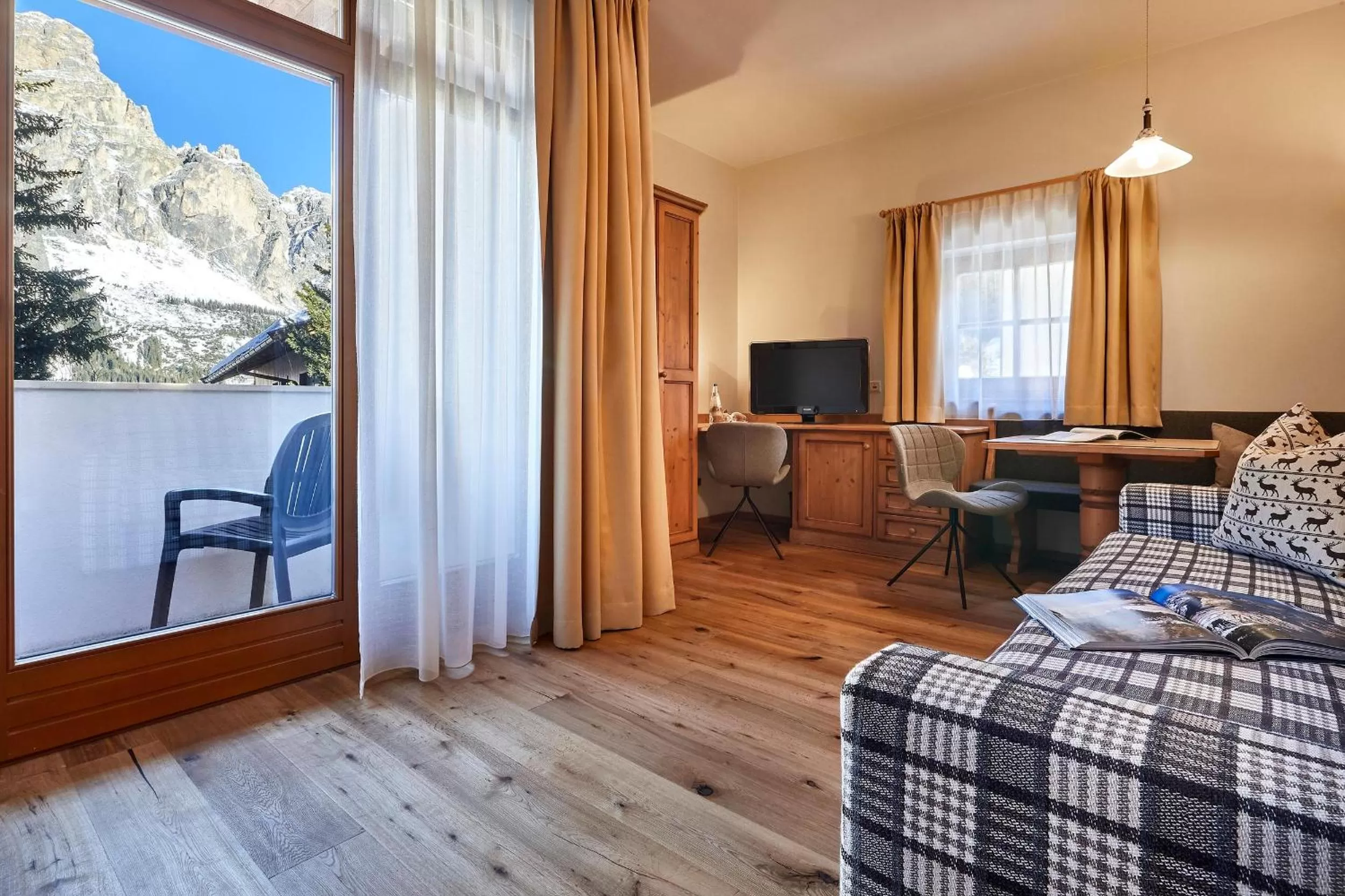 Living room, Bed in Hotel Marmolada