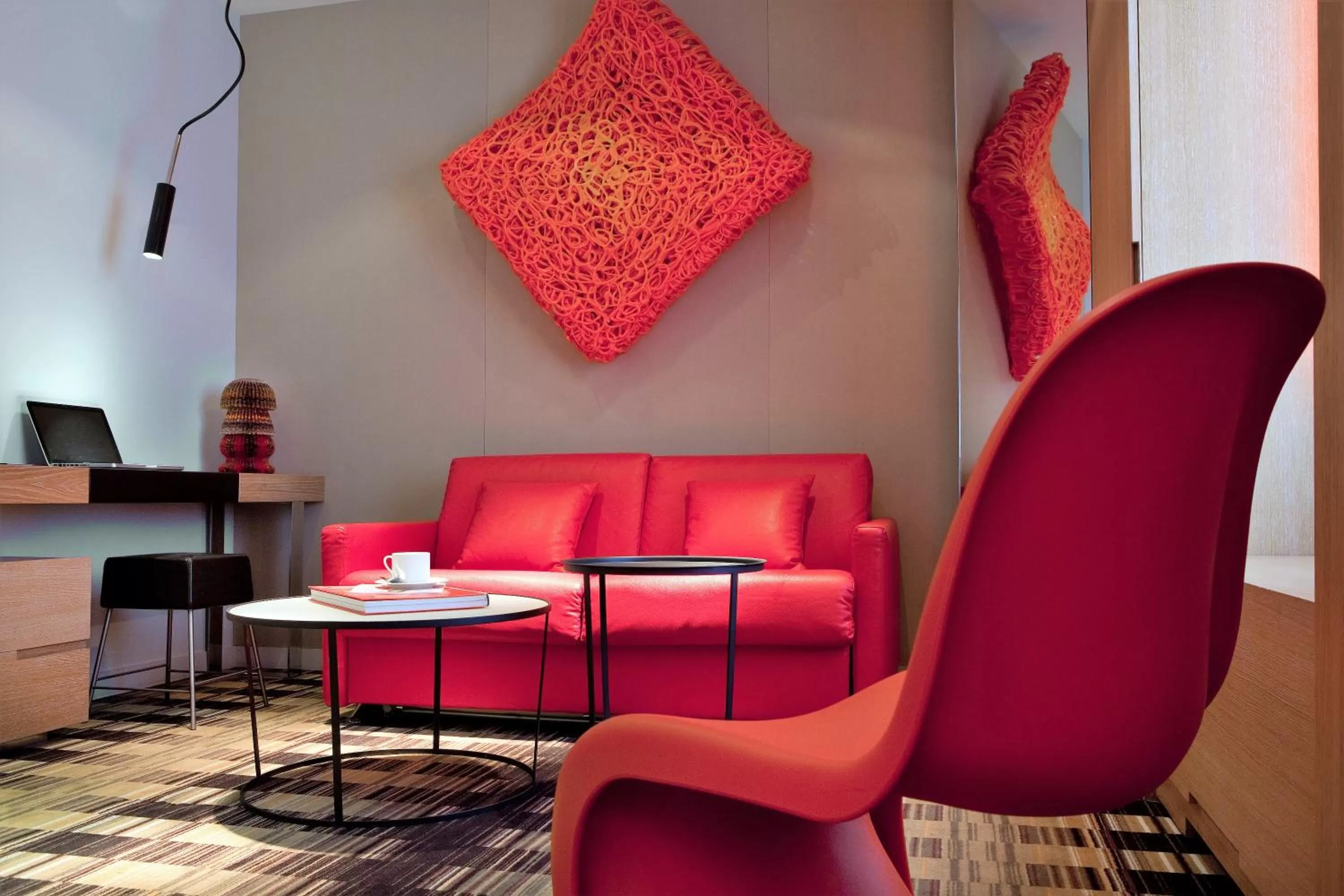 Decorative detail in Golden Tulip Opera de Noailles