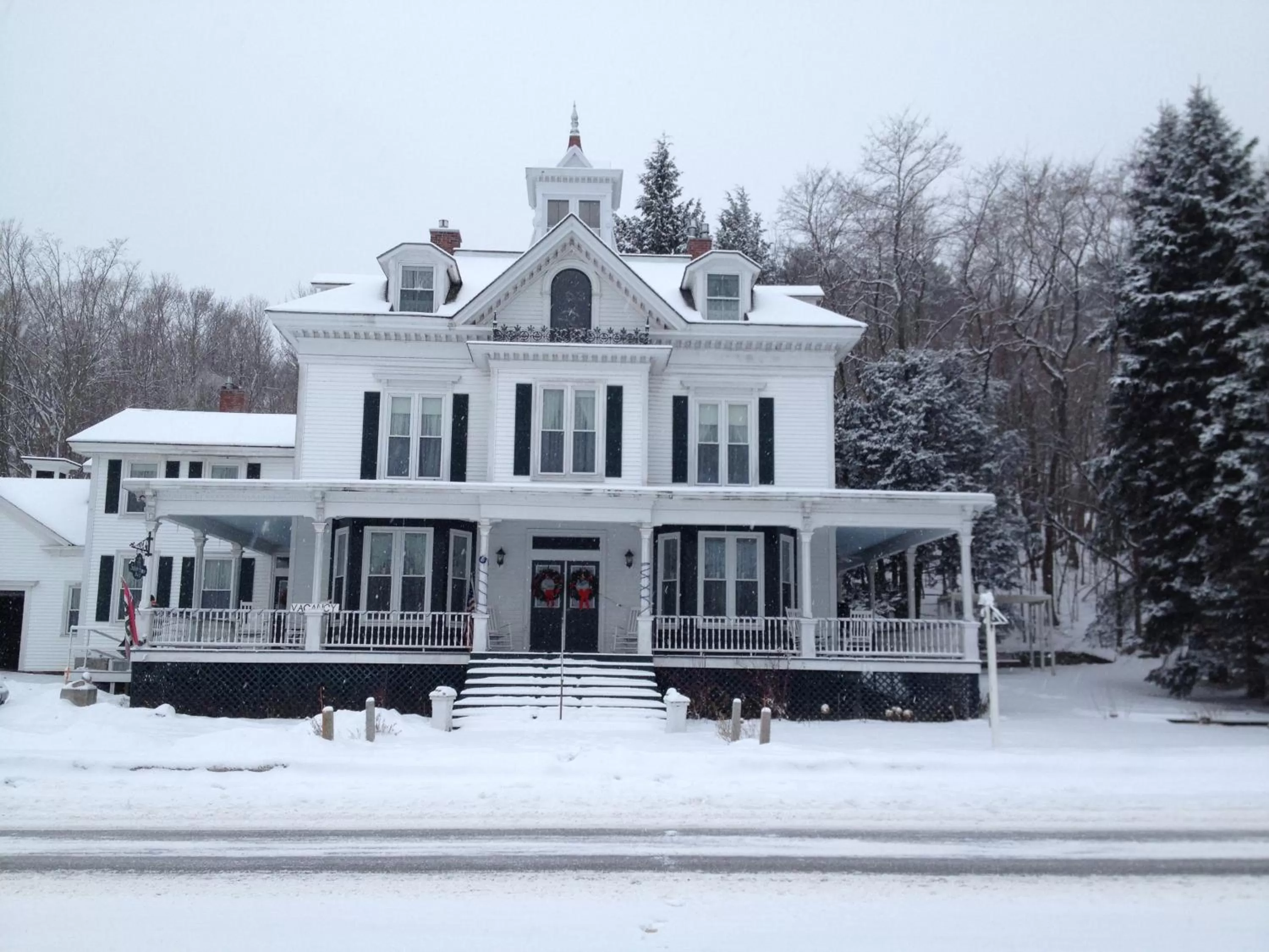 Facade/entrance in Center Harbor Sutton House B & B