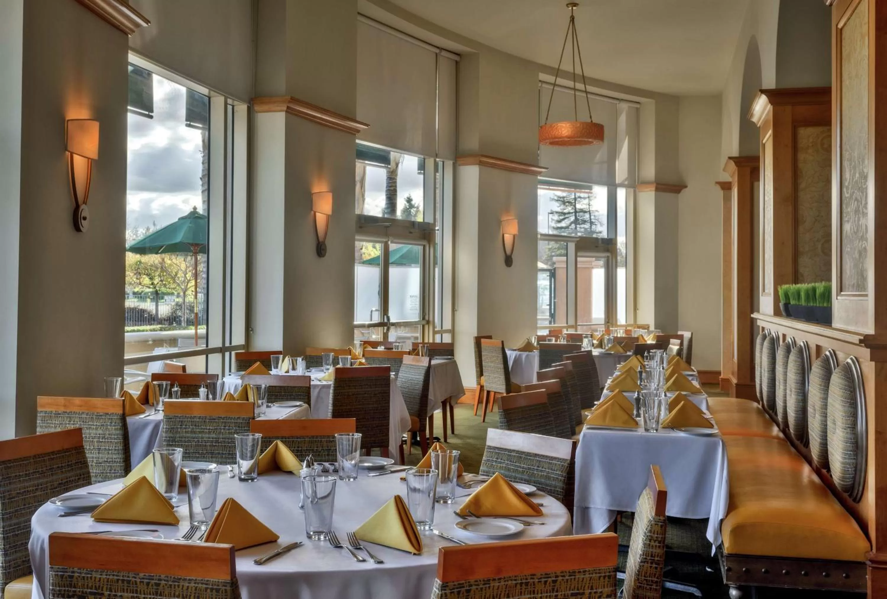 Restaurant/places to eat in Hilton Santa Clara