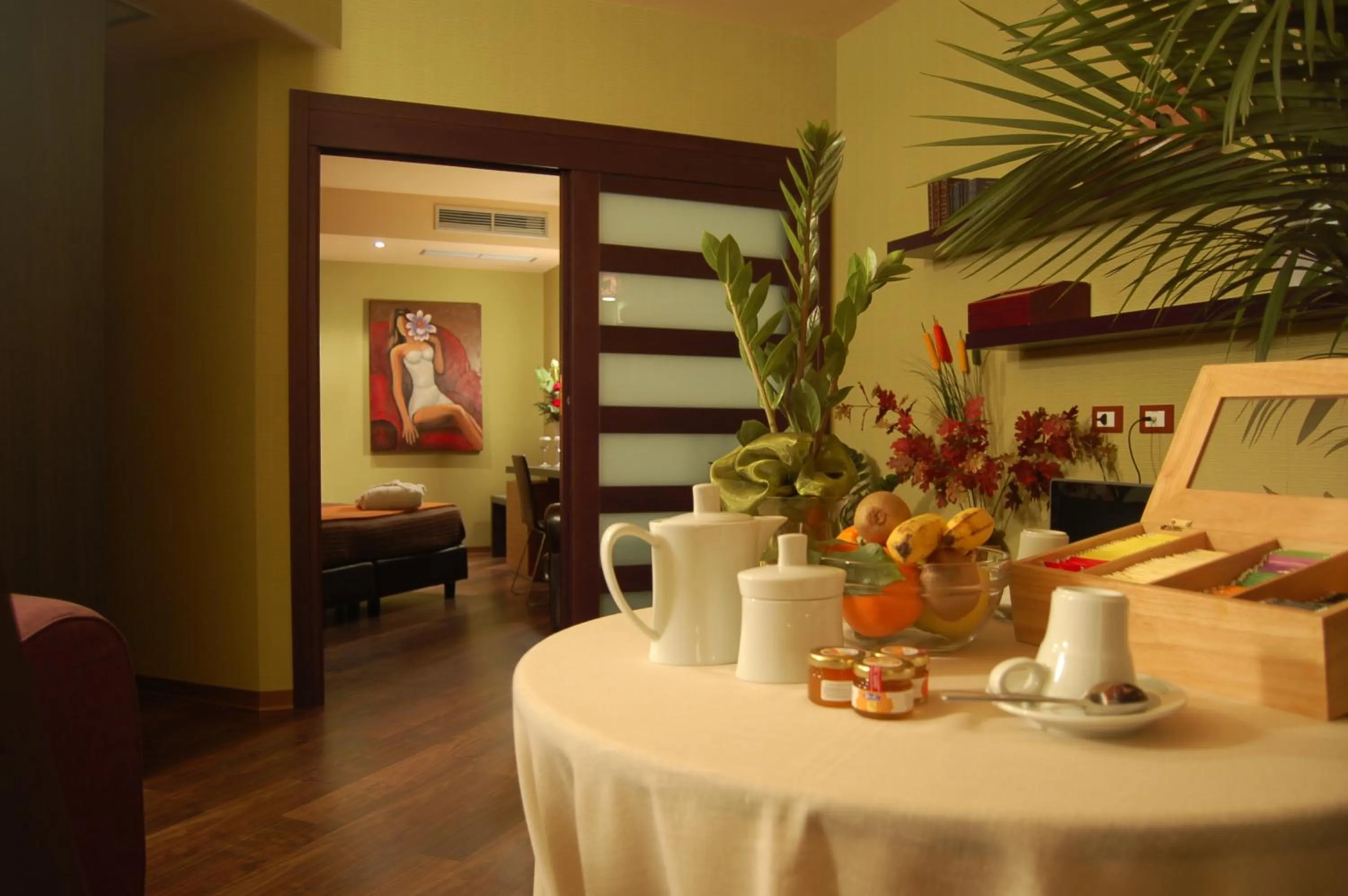 Restaurant/places to eat in Andrea Doria Hotel