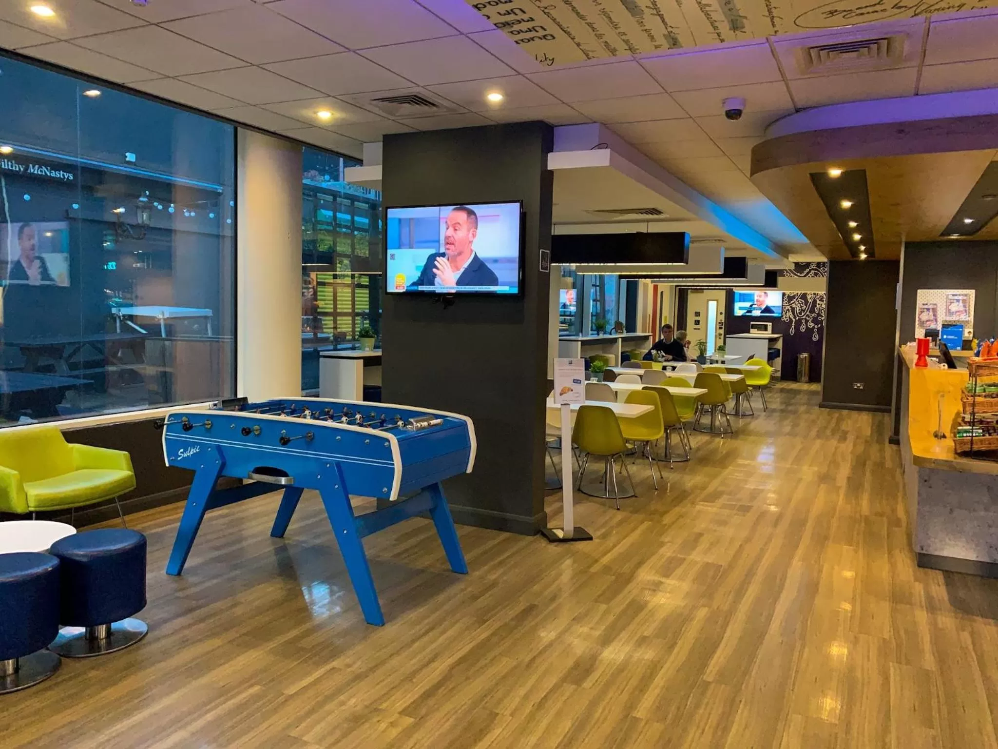 Lounge or bar in ibis budget Belfast City Centre