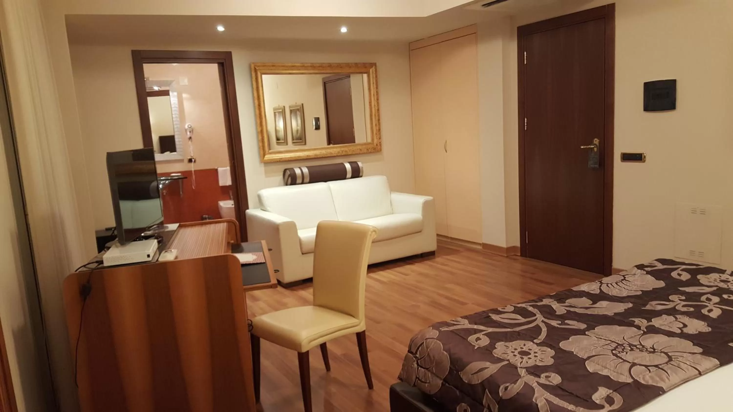 Photo of the whole room, Bed in Hotel Villa Traiano