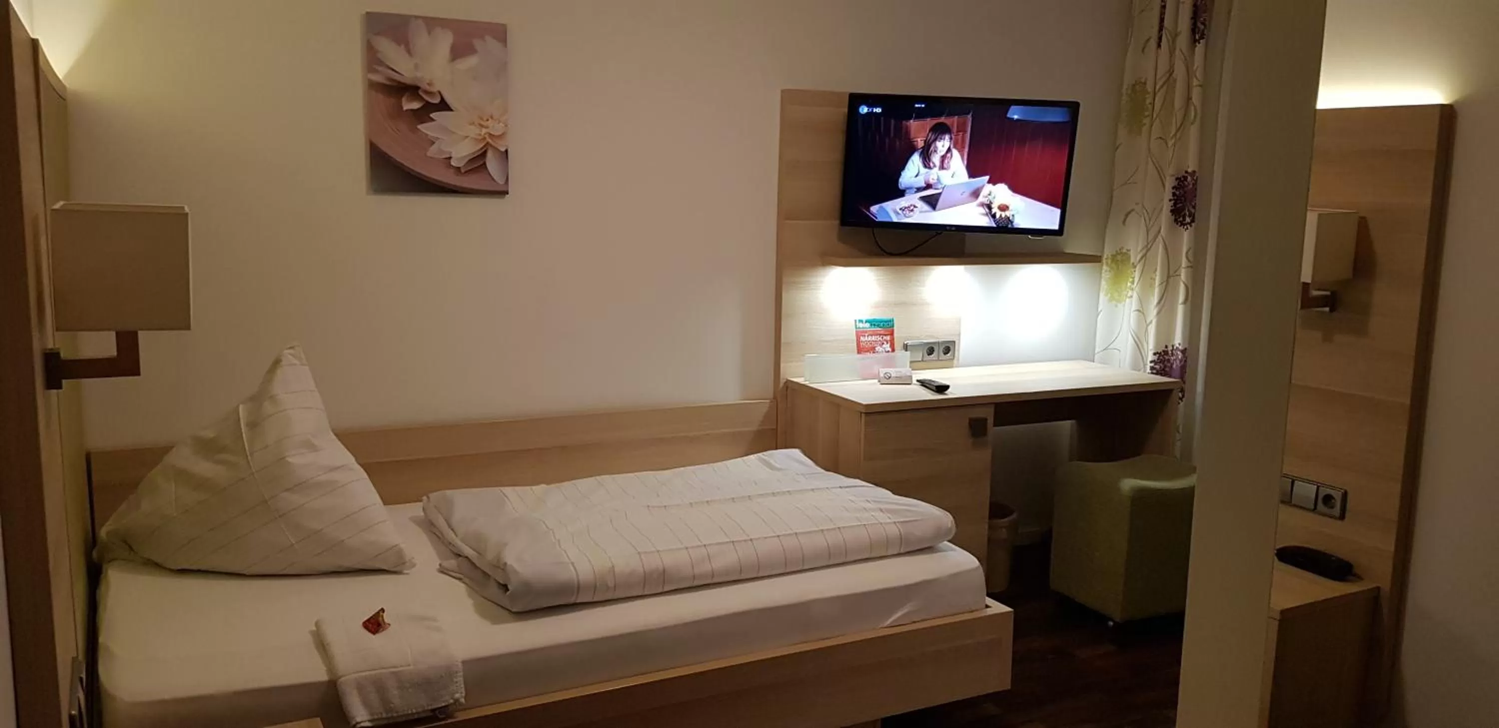 Decorative detail, Bed in Hotel-Restaurant Fröhlich