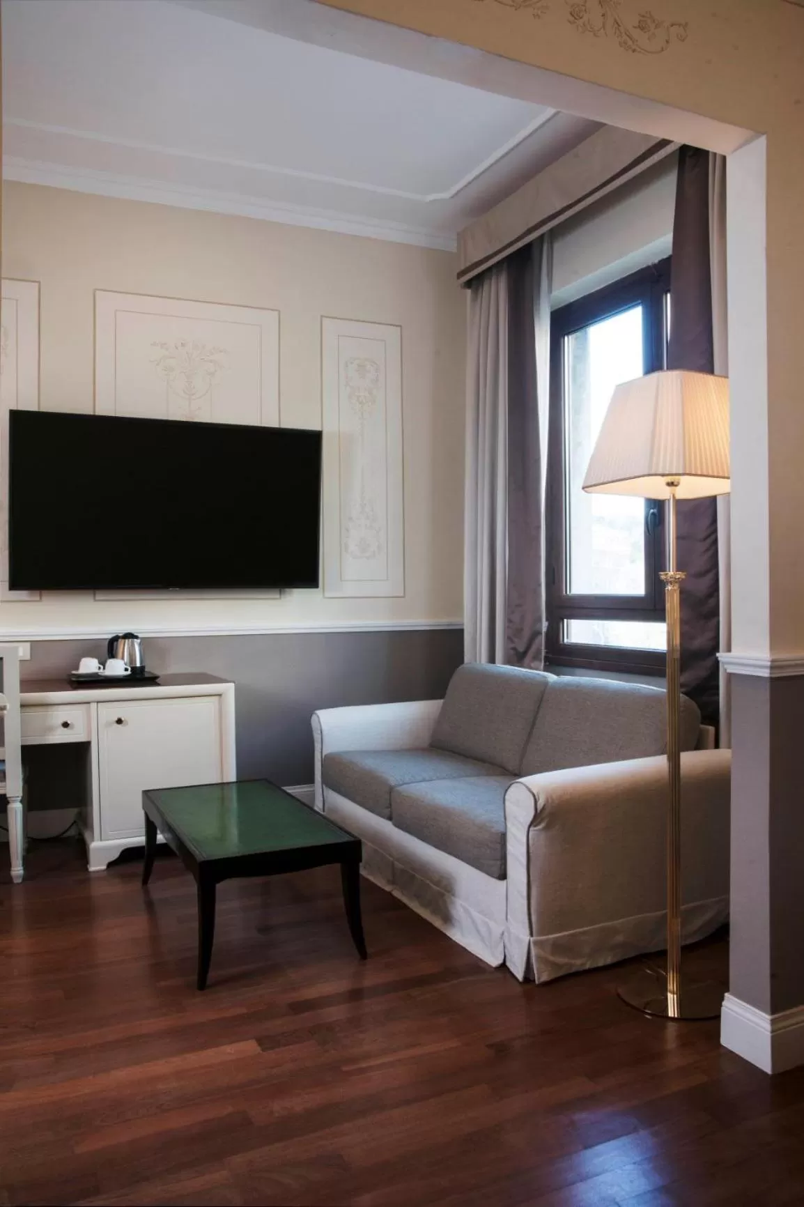 Living room, Bed in Radisson Blu GHR Rome