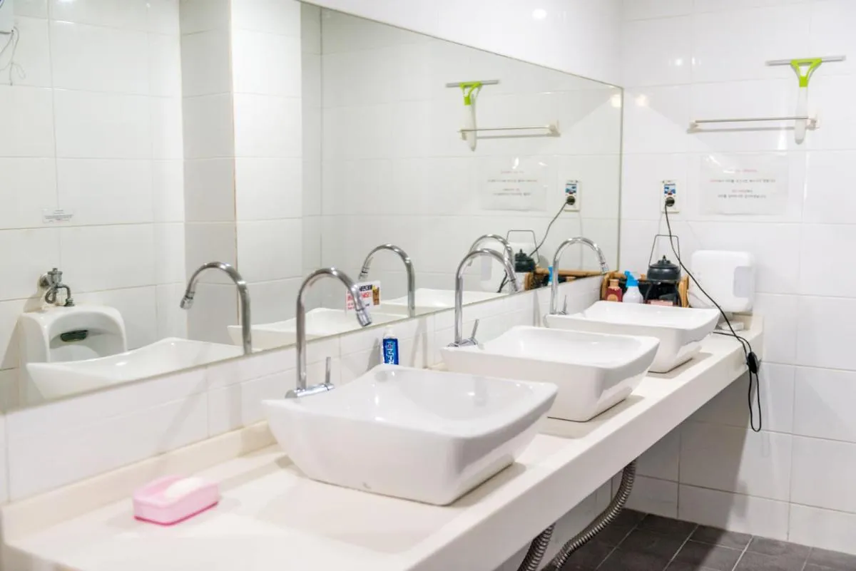 Bathroom in Dongseongro ZERO guesthouse