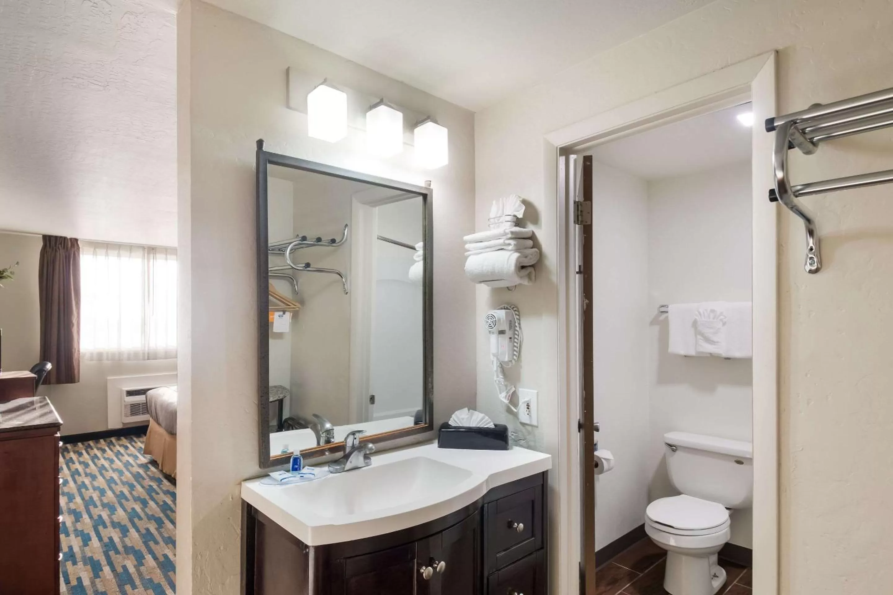 Bedroom in Rodeway Inn Fort Morgan