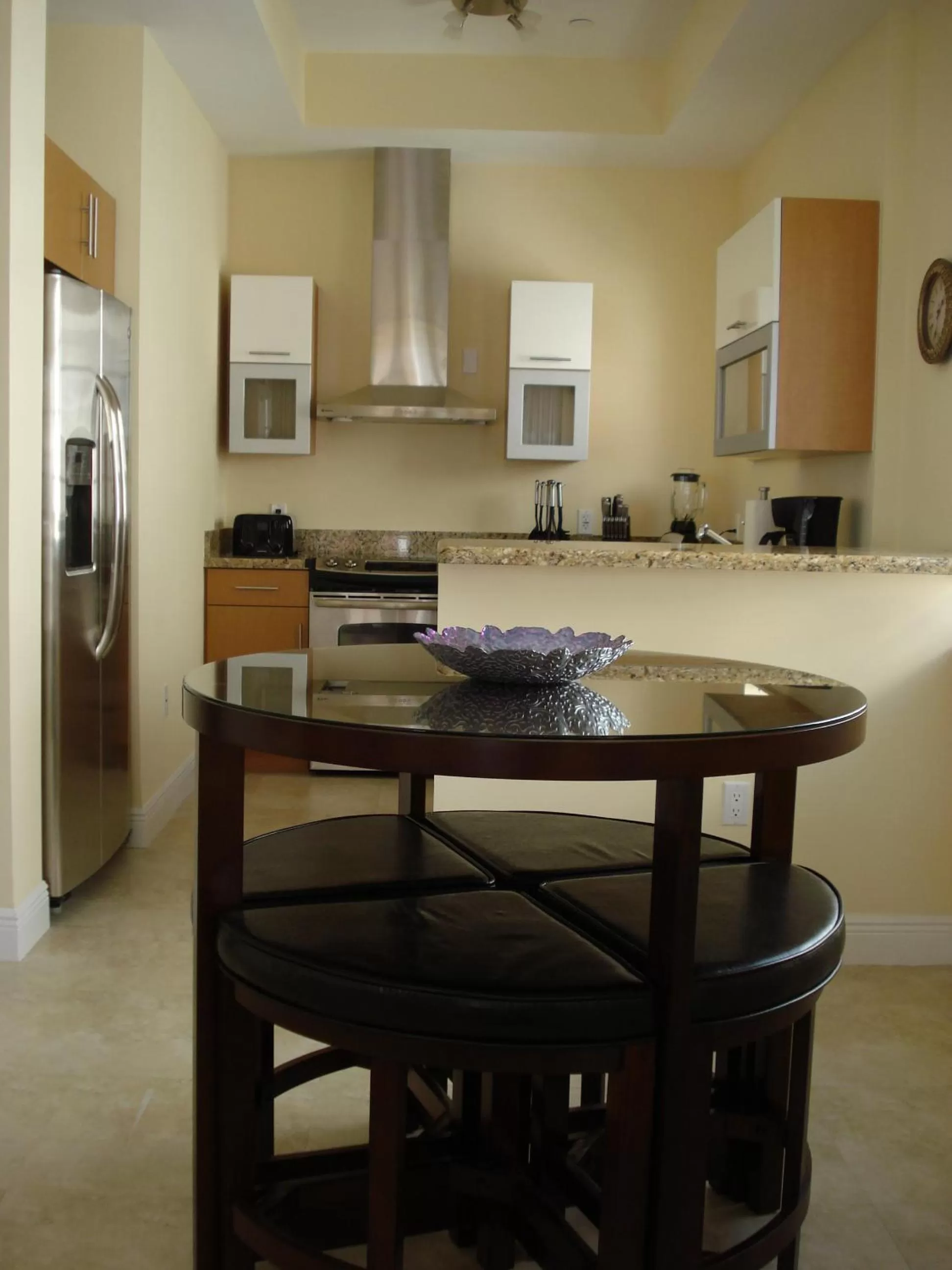 Kitchen or kitchenette, Dining Area in Westover Arms Hotel