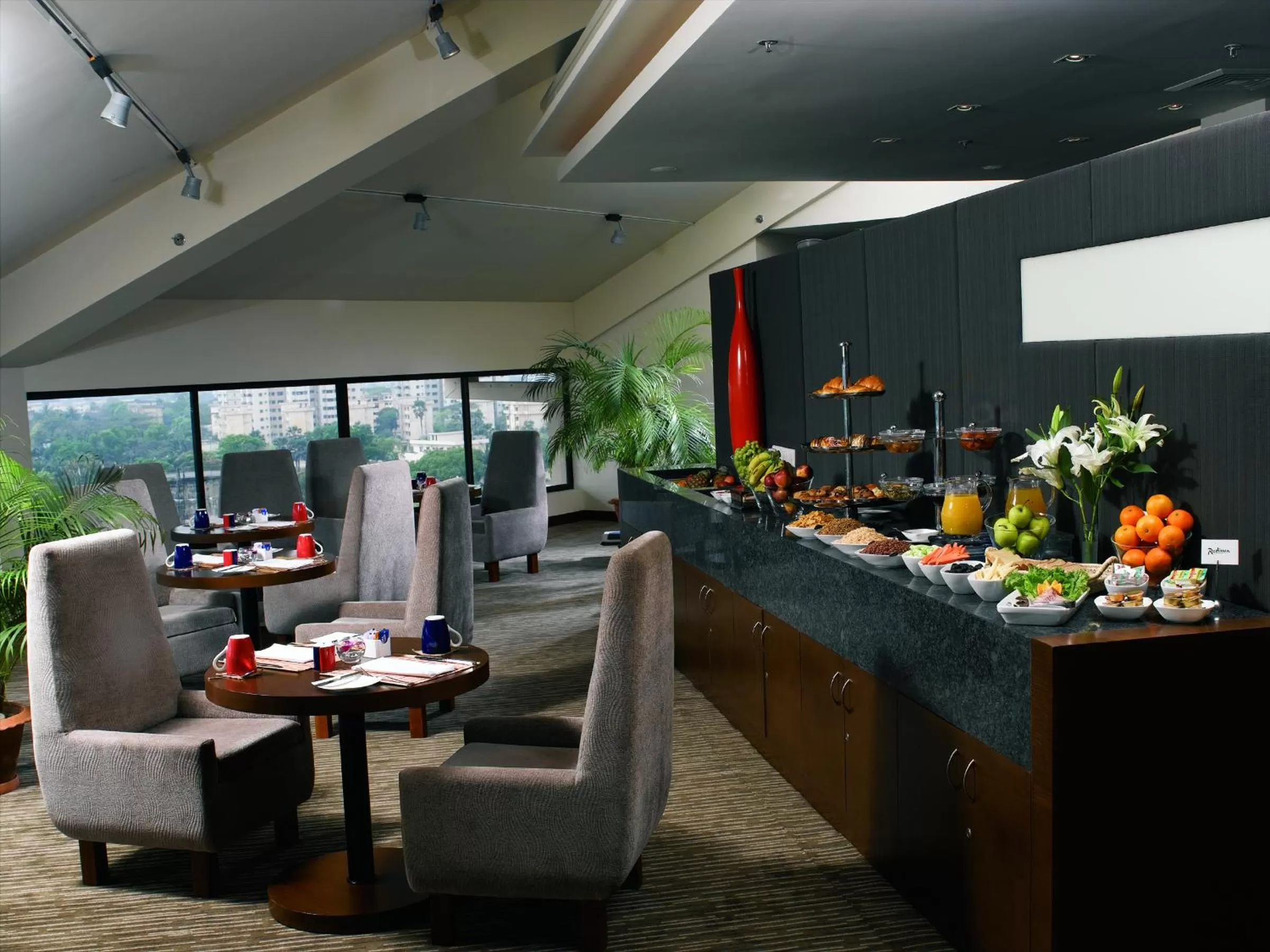 Restaurant/places to eat in Radisson Blu Dhaka Water Garden