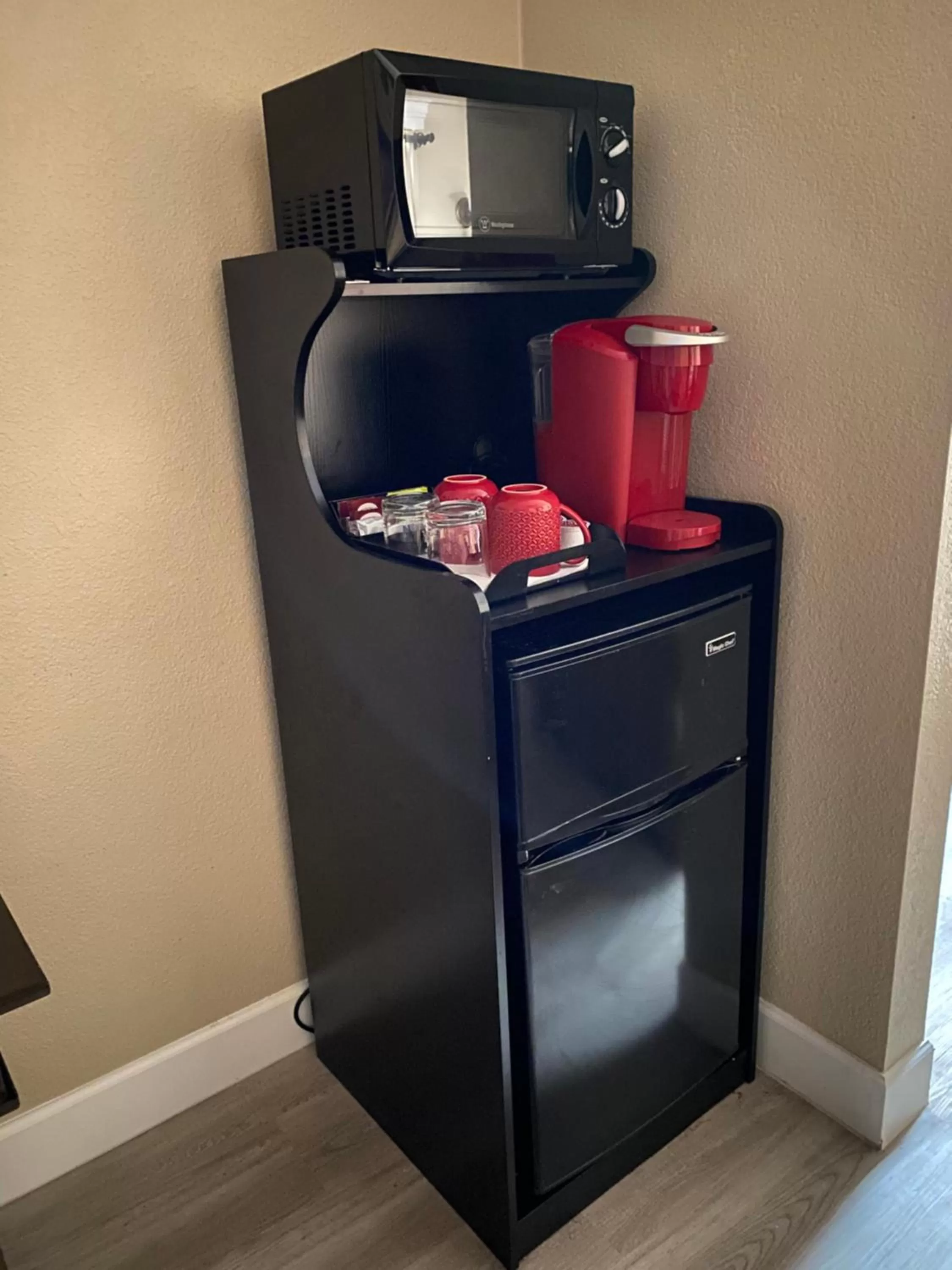 Coffee/tea facilities in Lantern Light Inn - Romantic Getaway