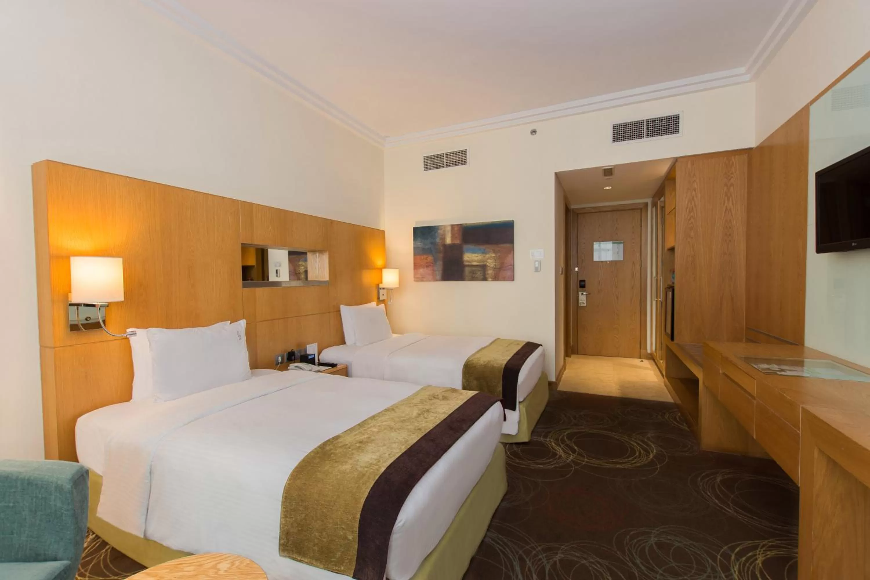 Standard Twin Room - Smoking in Holiday Inn Abu Dhabi, an IHG Hotel