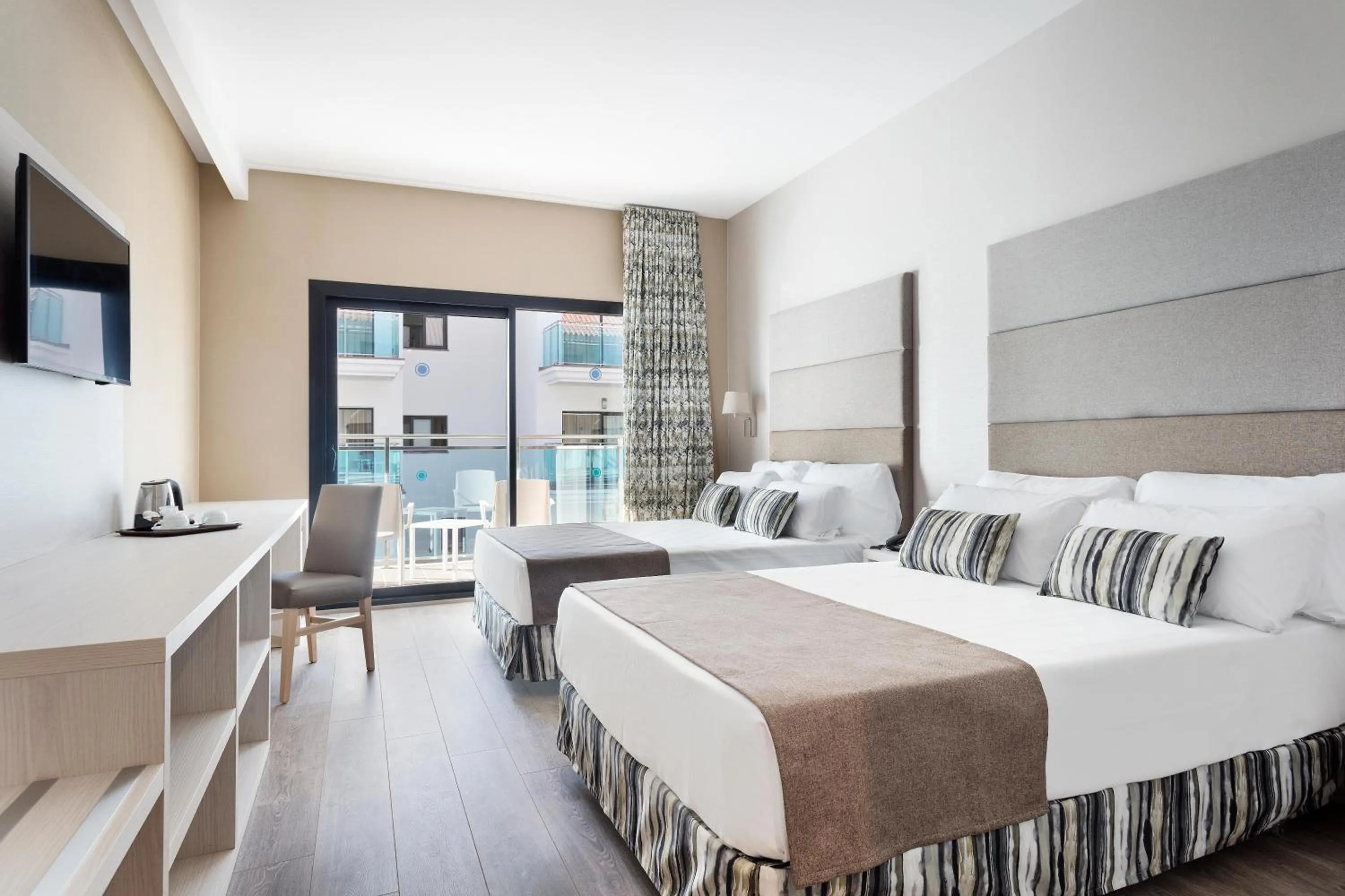 Photo of the whole room, Bed in Hotel Best Costa Ballena