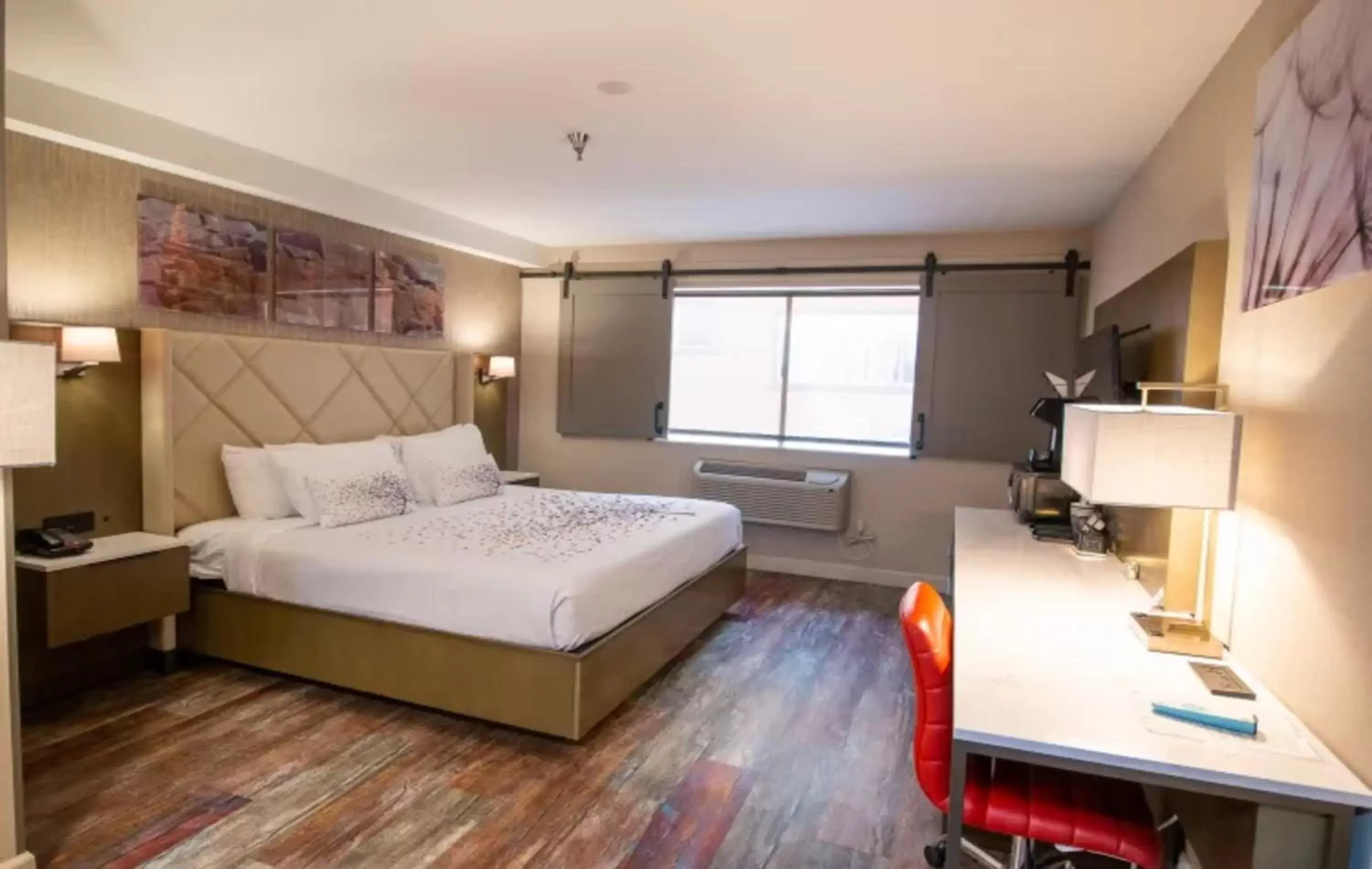 King Room with Roll In Shower - Mobility Access in Empeiria High Sierra Hotel King Room with Roll In Shower - Mobility Access in Empeiria High Sierra Hotel