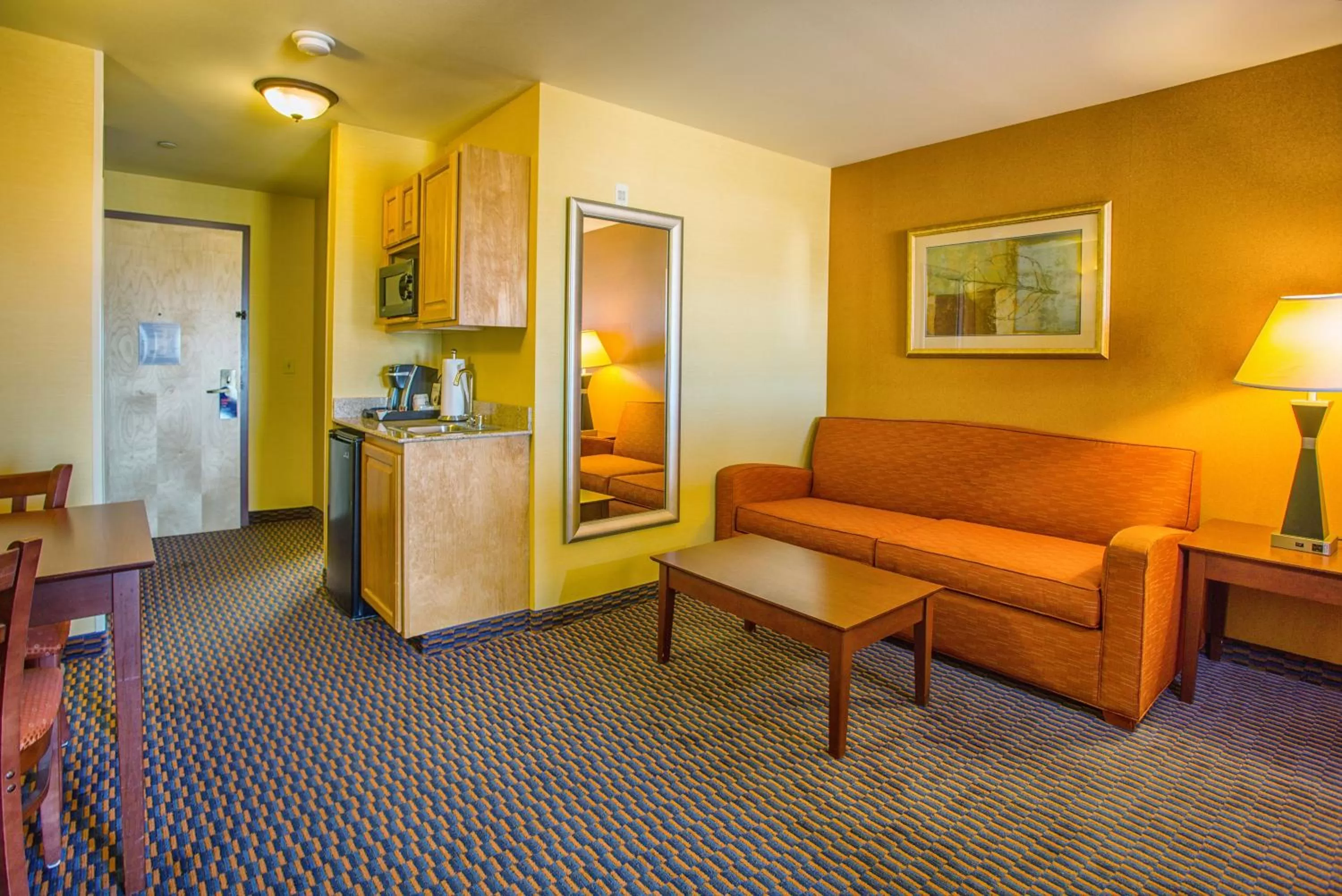 Photo of the whole room in Holiday Inn Express Hotel & Suites Richland