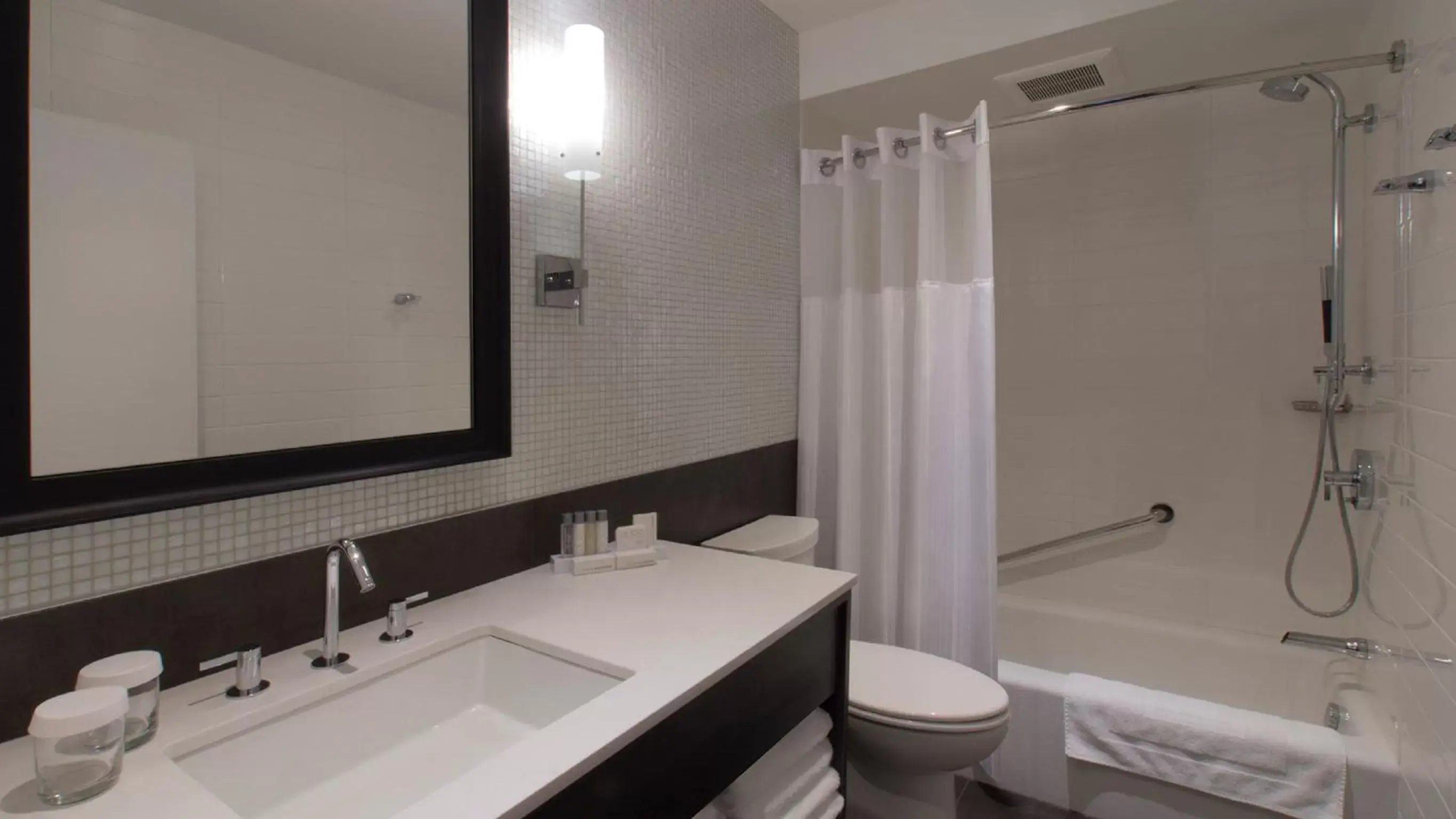 Superior Room in Hotel Manoir Victoria Superior Room in Hotel Manoir Victoria