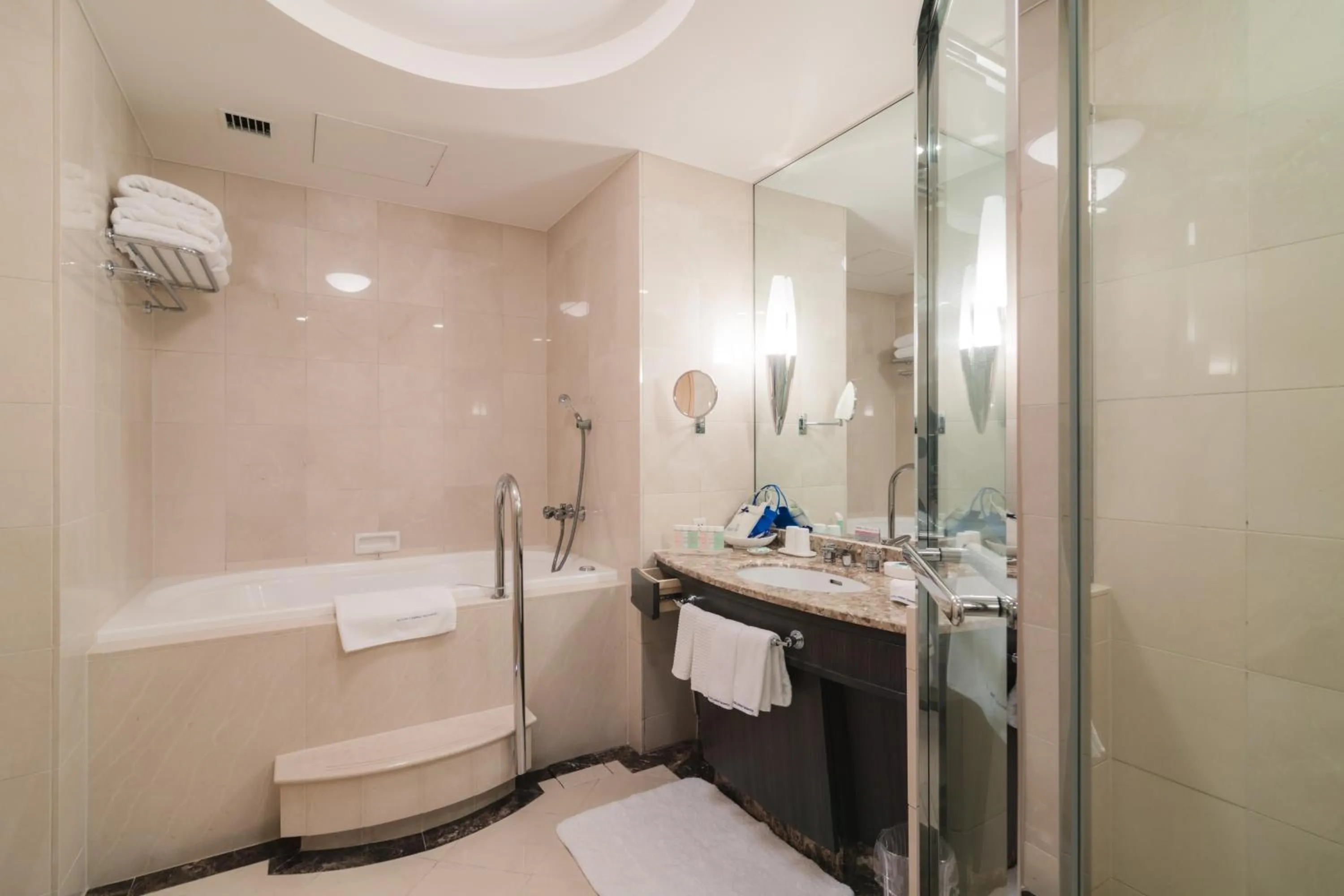 Bathroom in JR Hotel Clement Takamatsu