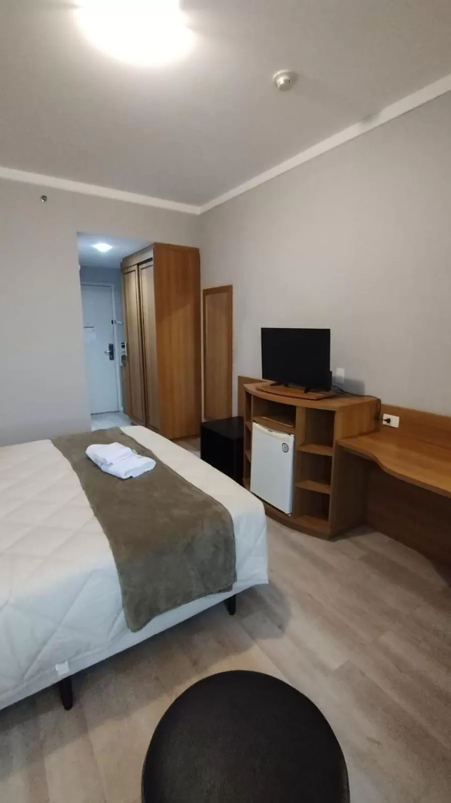 Photo of the whole room, TV/Entertainment Center in Studio Comfort Ibirapuera