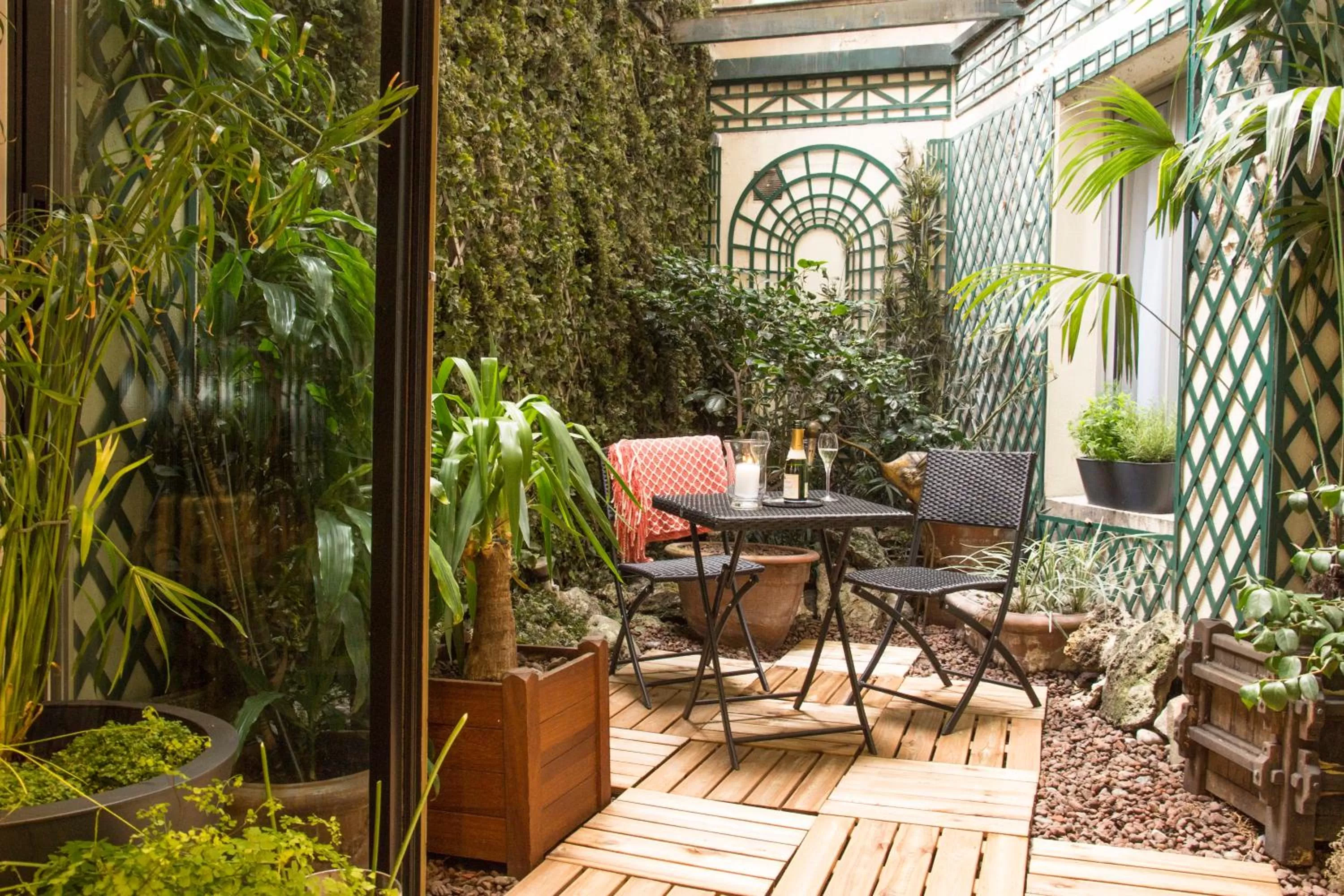 Patio in Waldorf Montparnasse