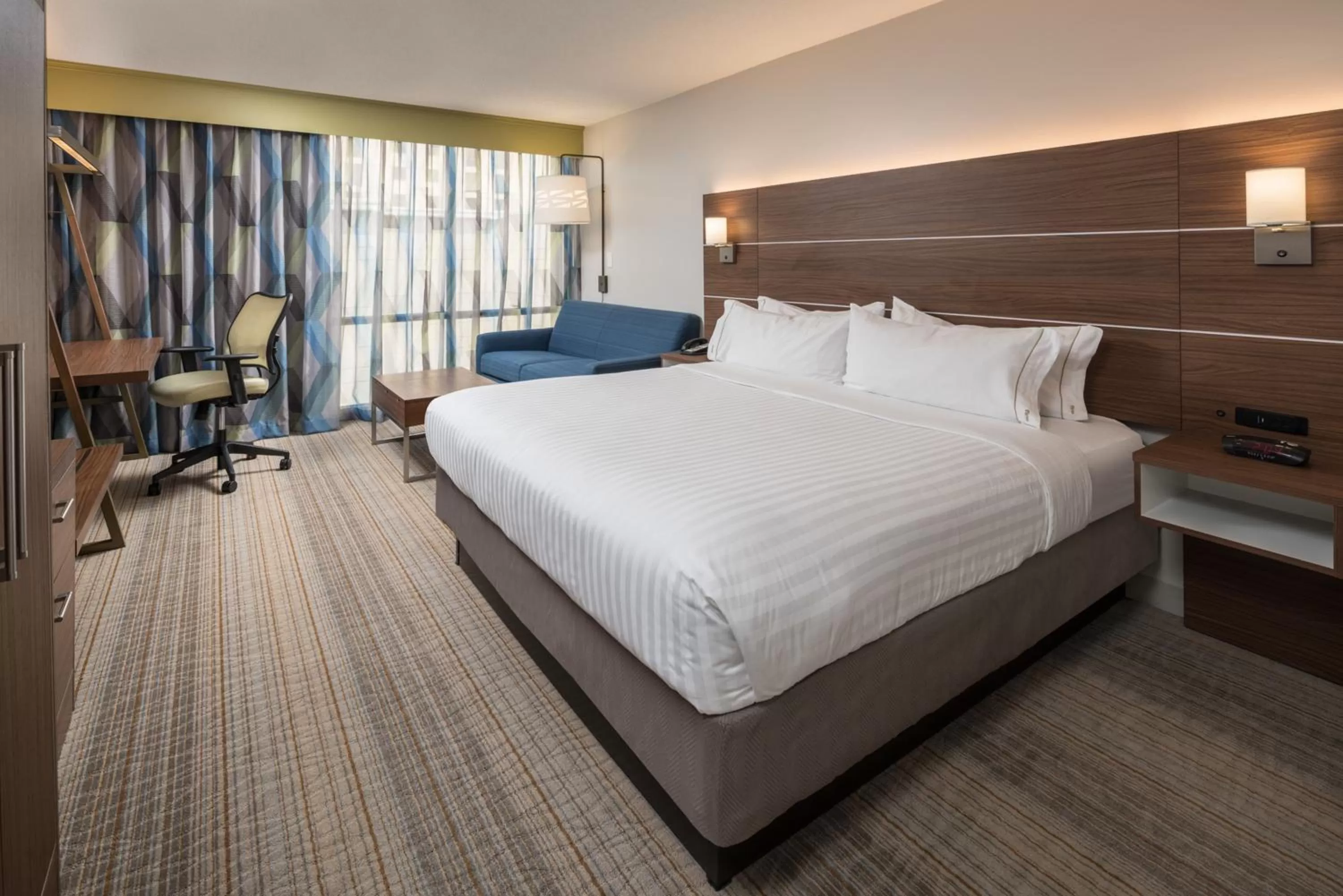 Holiday Inn Express & Suites Springfield by IHG