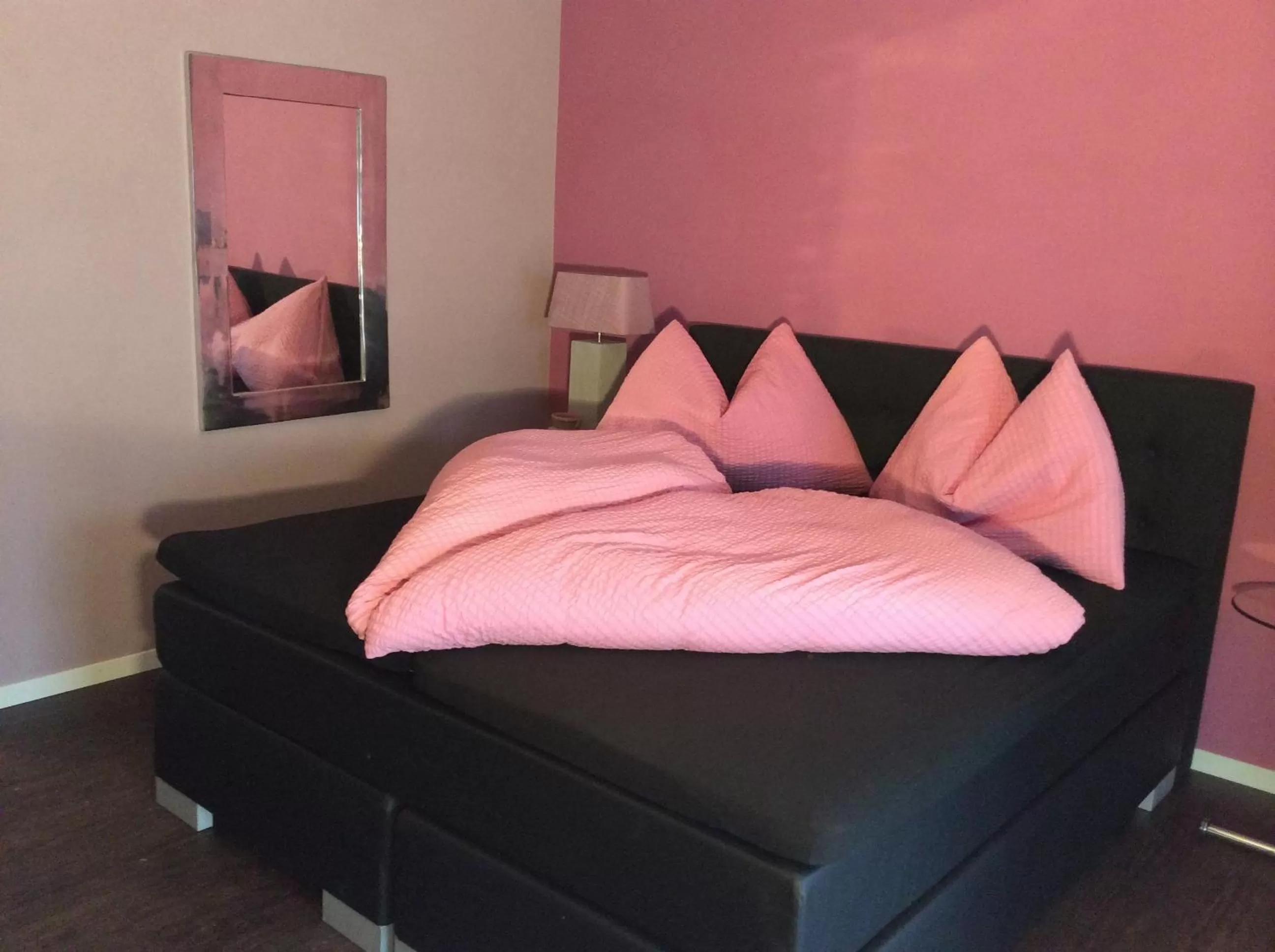 Decorative detail, Bed in Landcafe mit Mini Hotel