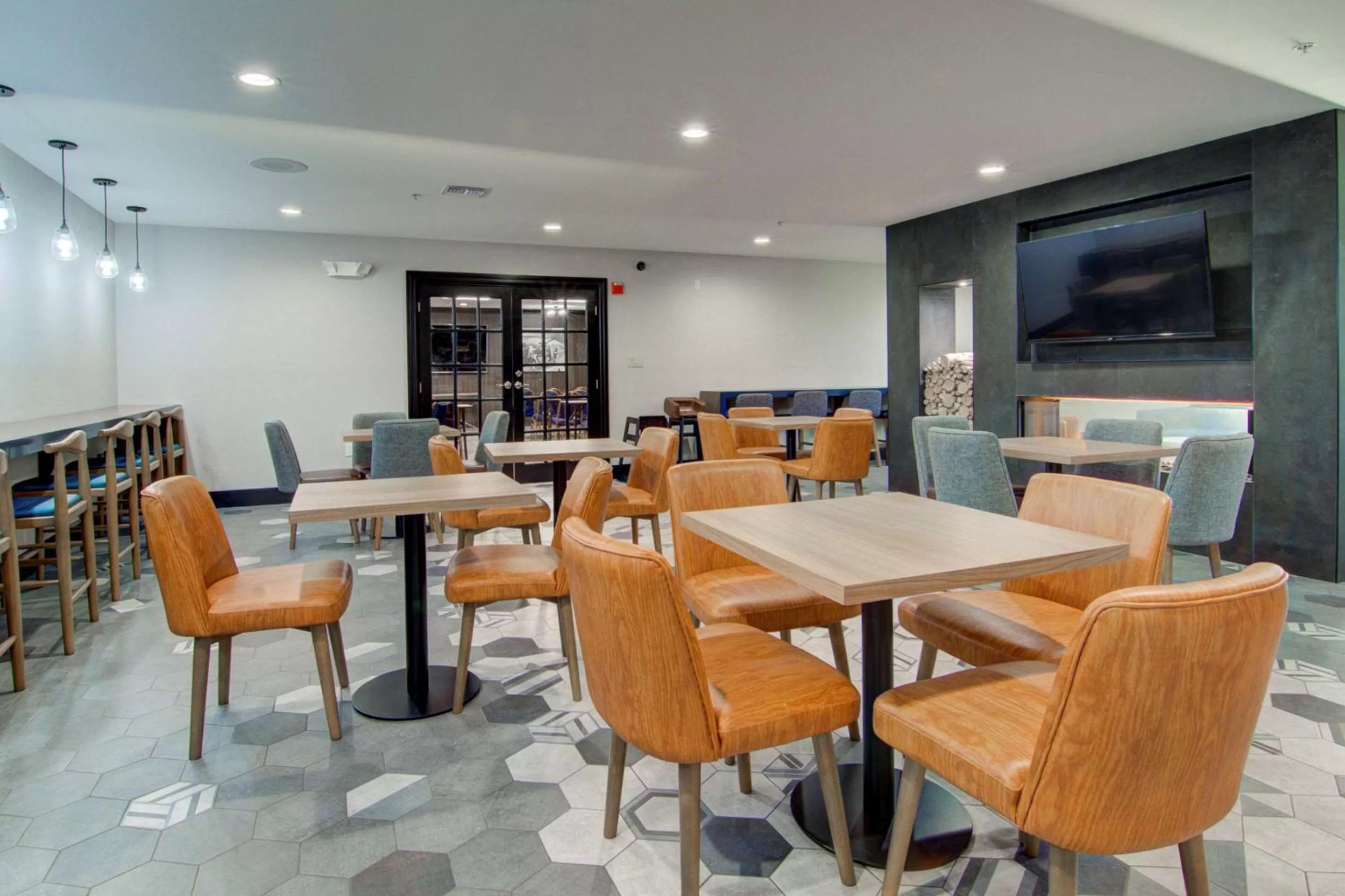 Restaurant/places to eat in Comfort Suites Newport News Airport