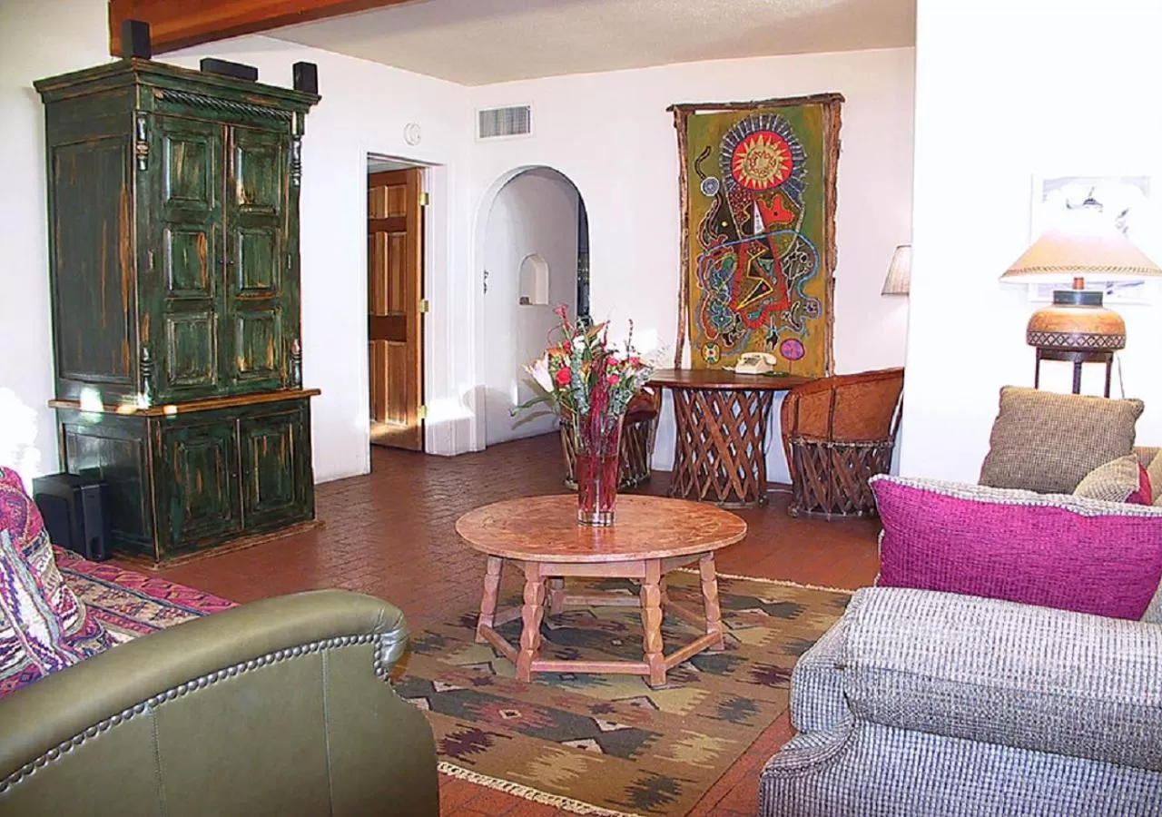 Living room in Casas de Suenos Old Town Historic Inn, an Ascend Collection Hotel