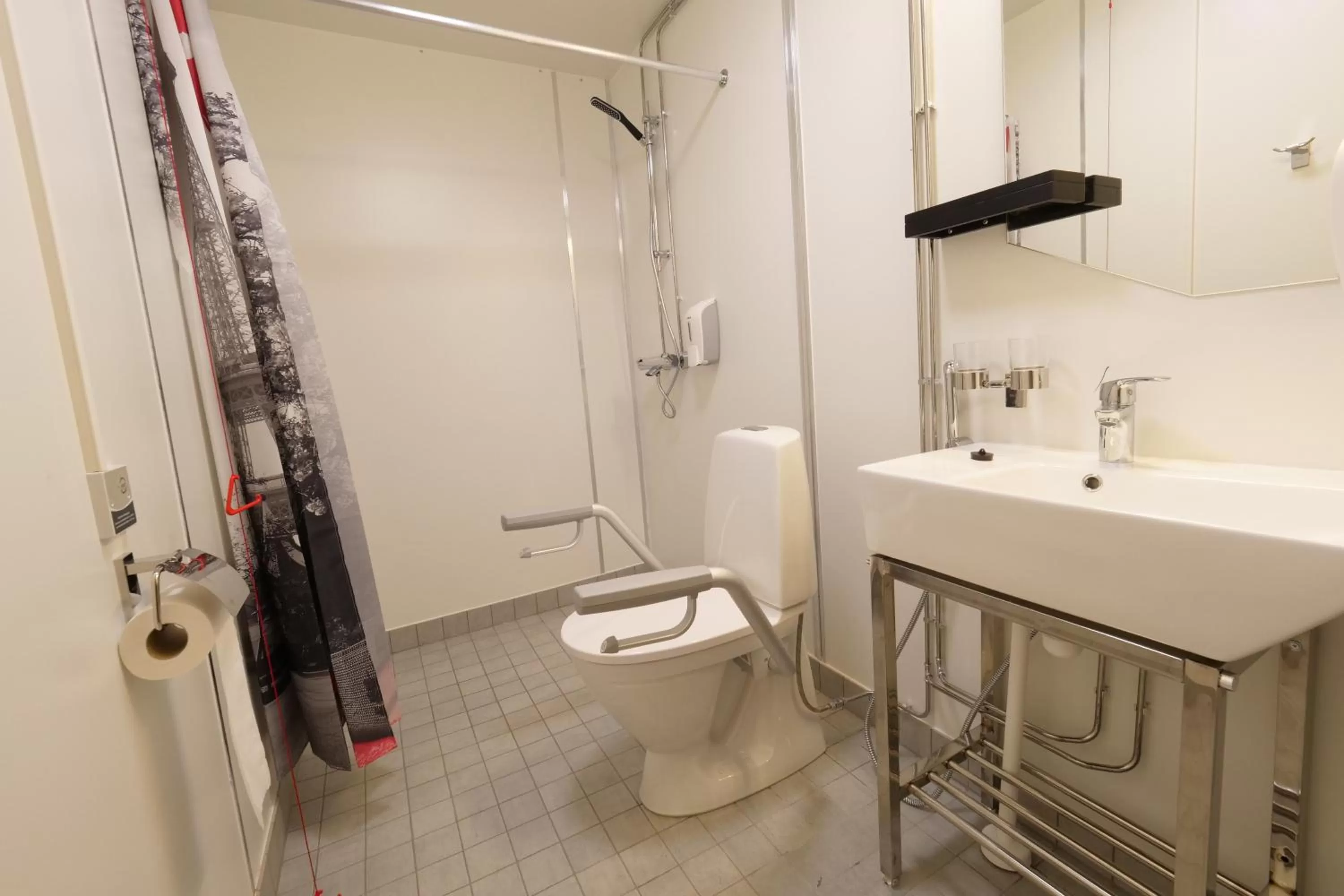 Shower in Hotel Citi Inn