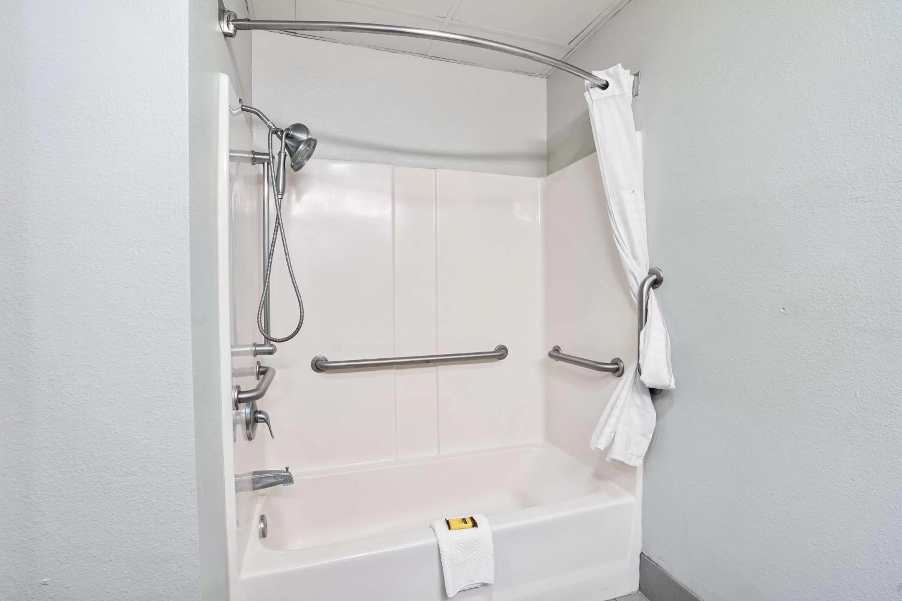 Bathroom in Blue Water Inn & Suites BW Signature Collection