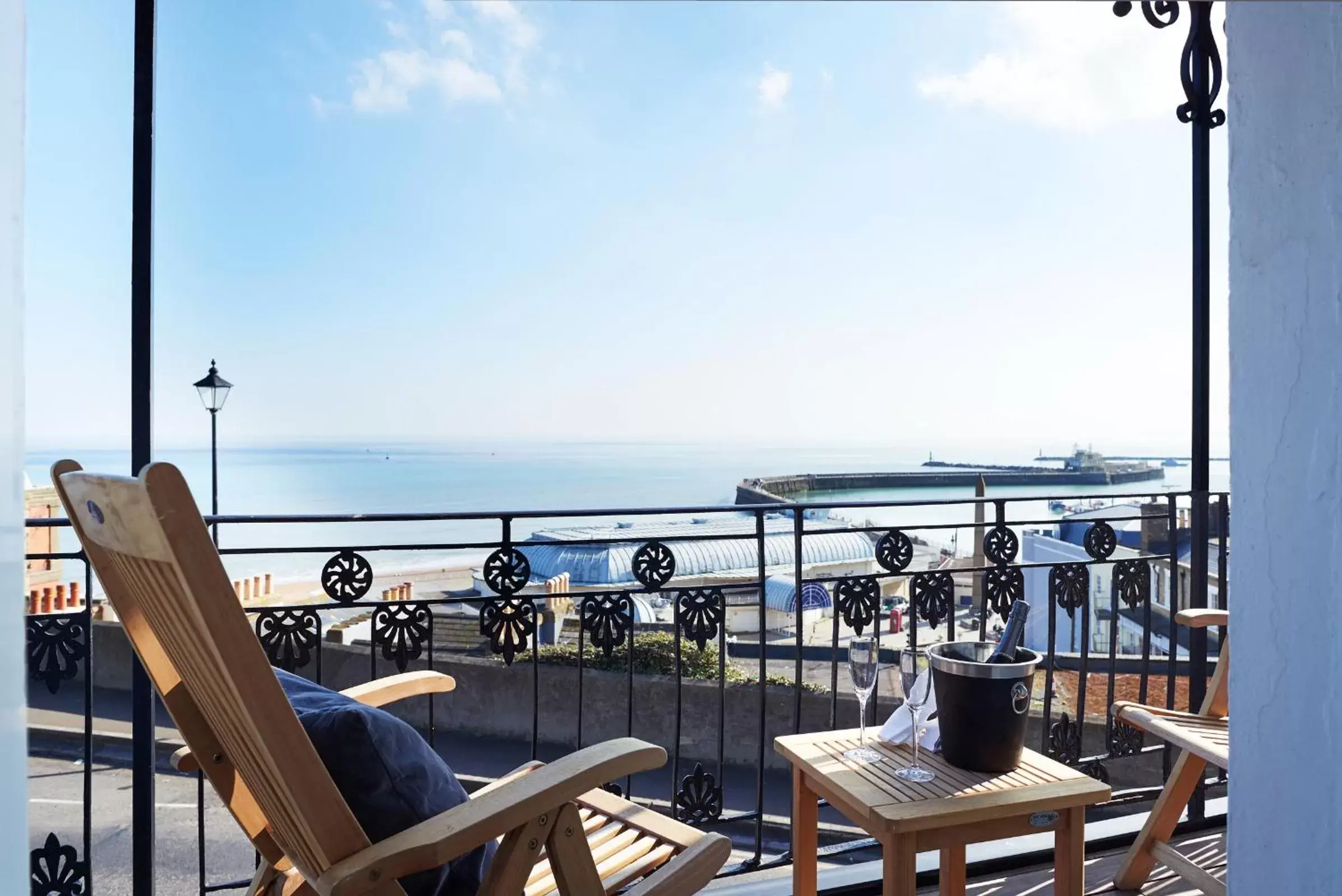 Deluxe Double Room with Balcony and Sea View in Albion House at Ramsgate Deluxe Double Room with Balcony and Sea View in Albion House at Ramsgate