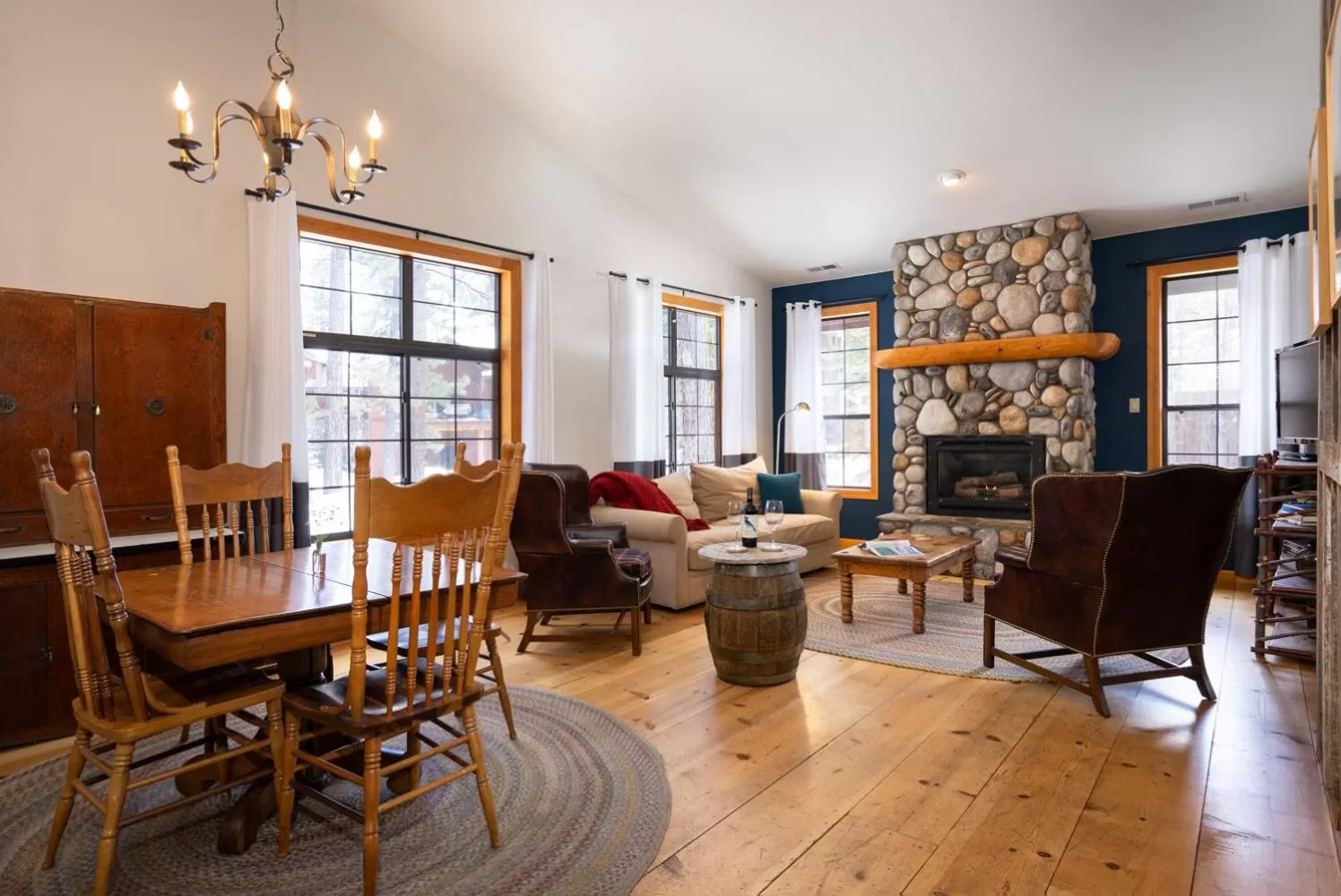 Living room in Black Bear Lodge