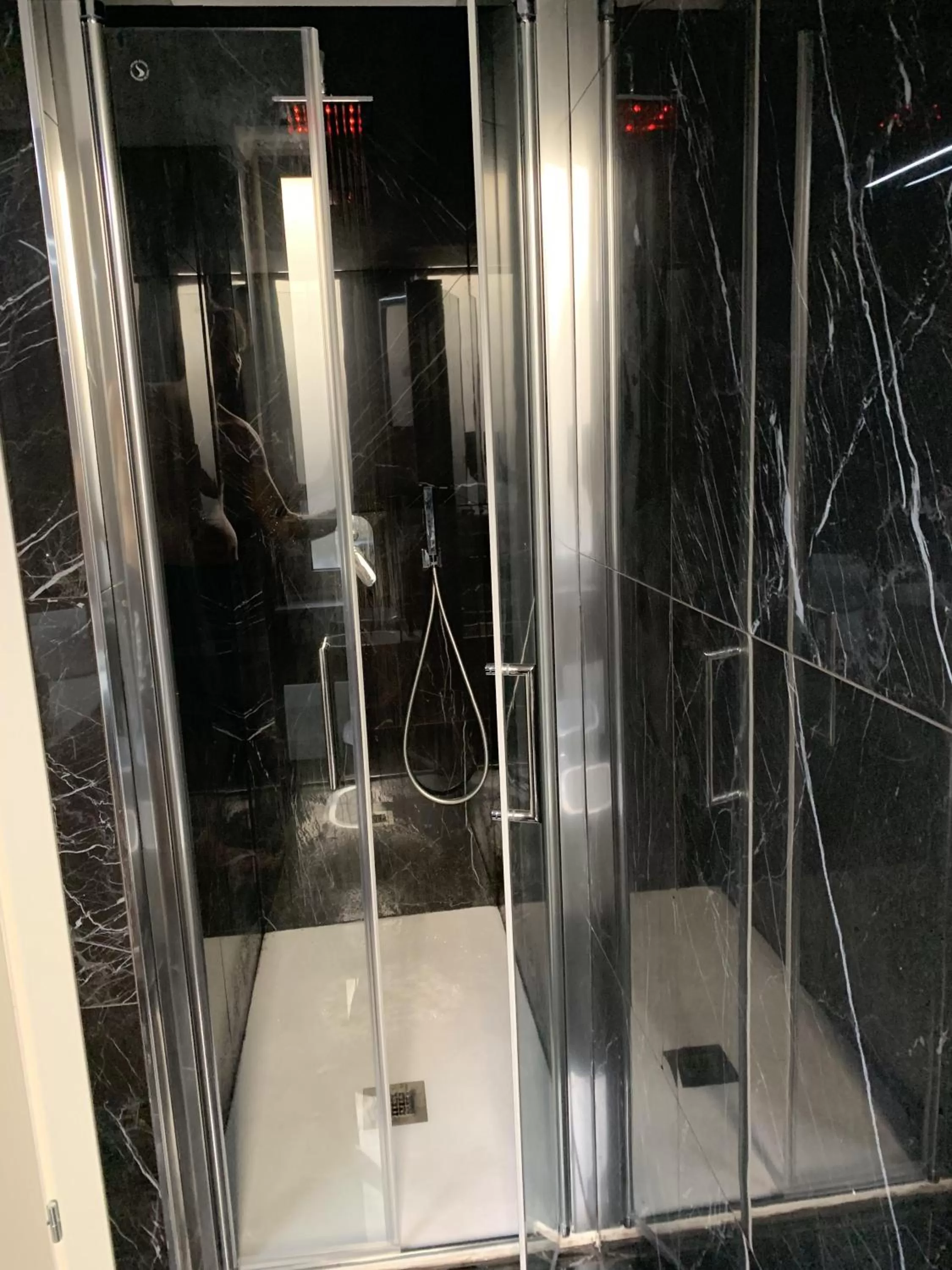 Bathroom in National Gallery Taormina B&B