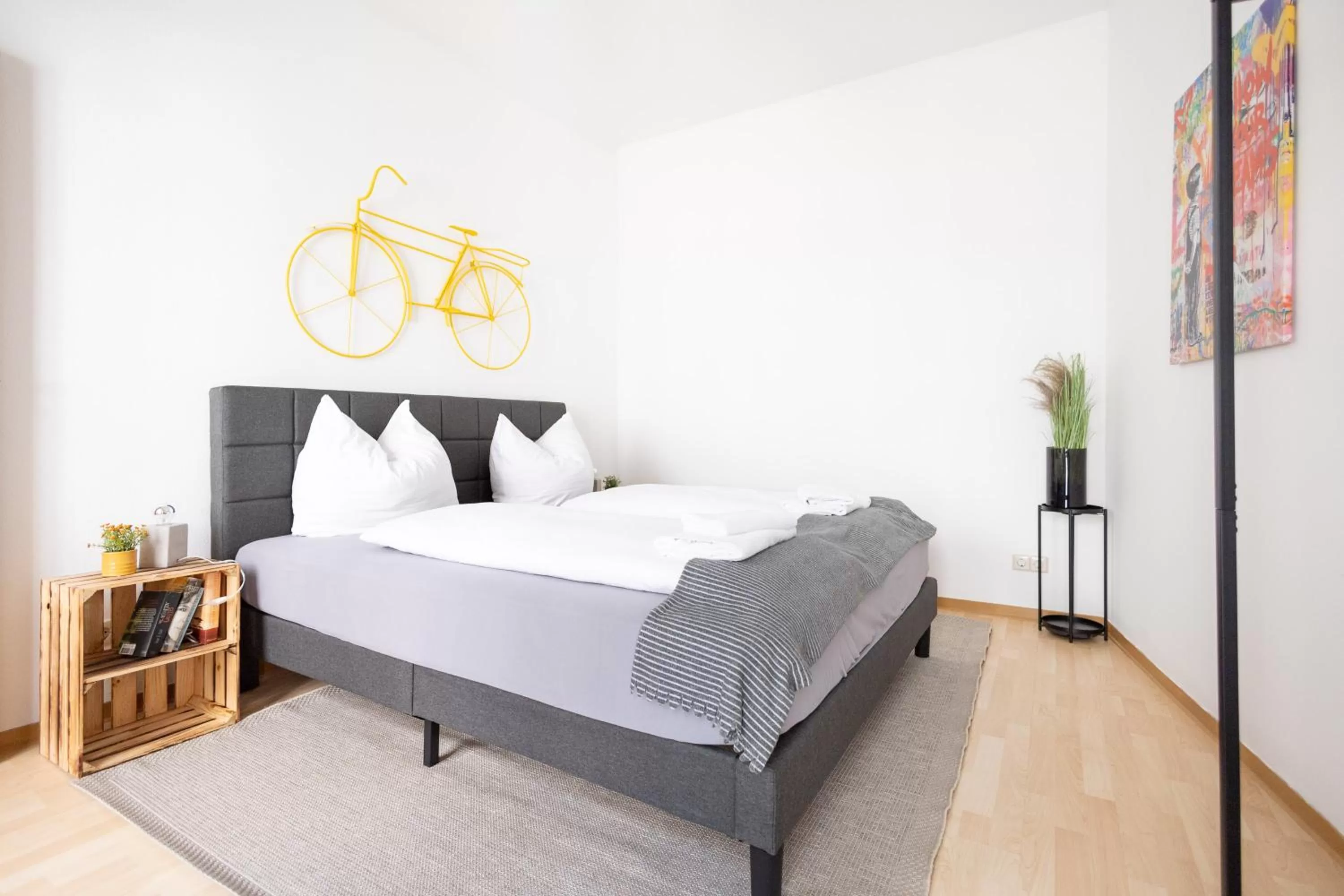 Bed in Apartments an der Oper - Innenstadt - Zentral - Küche - Wifi - Powered by Ko-Living