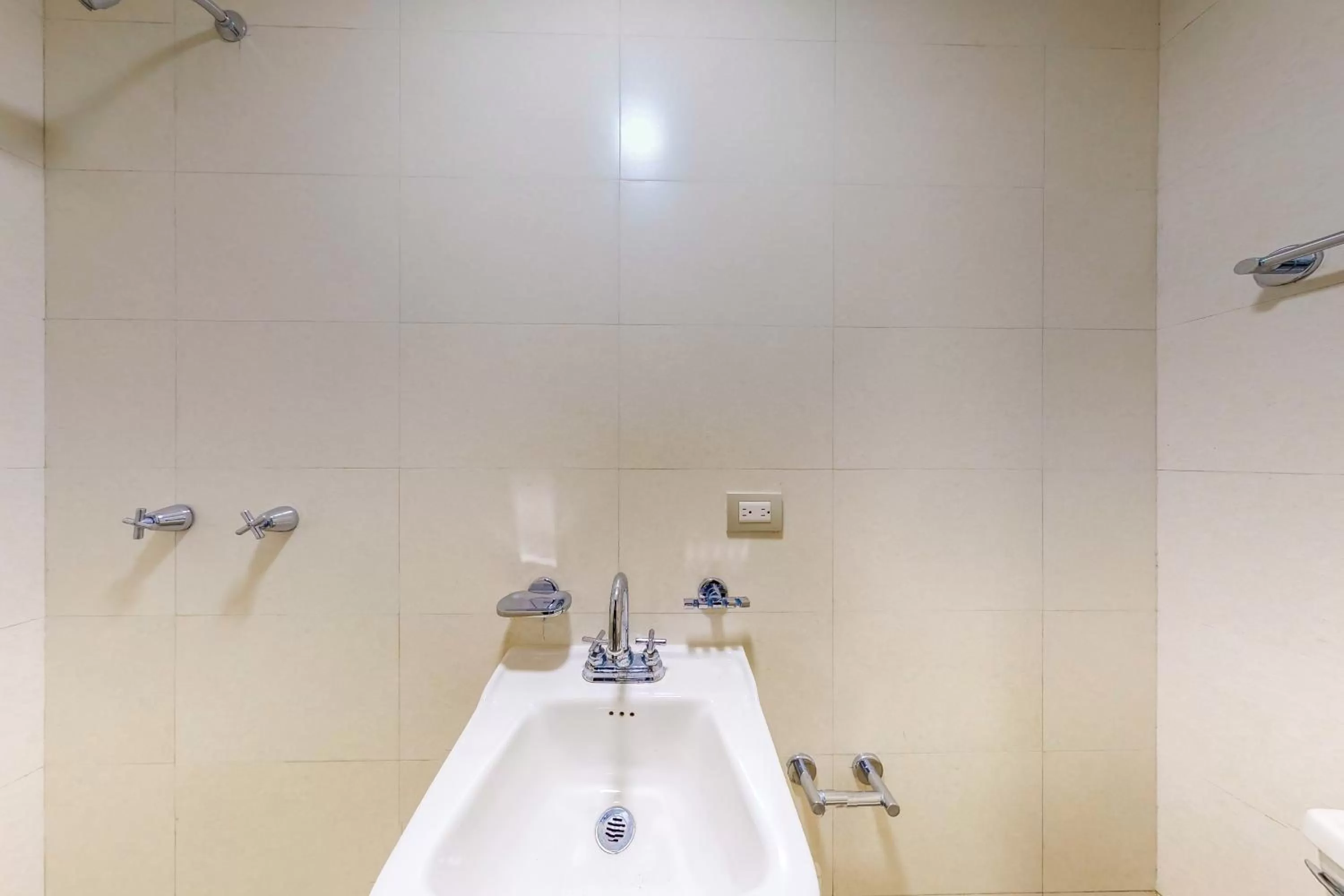 Bathroom in Hakuna Matata 725N at Mareazul Beachfront