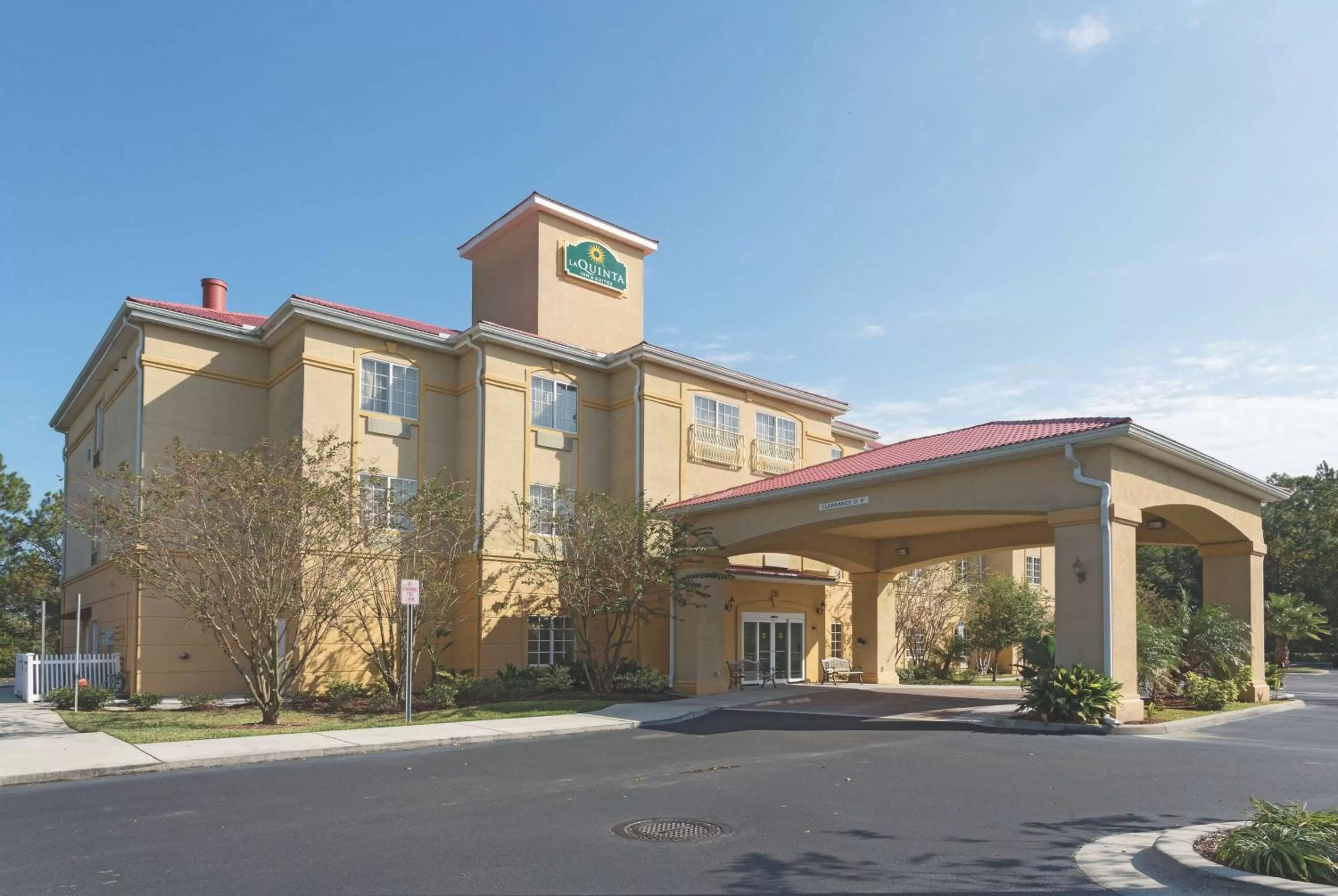 Property Building in La Quinta Inn & Suites by Wyndham St. Augustine