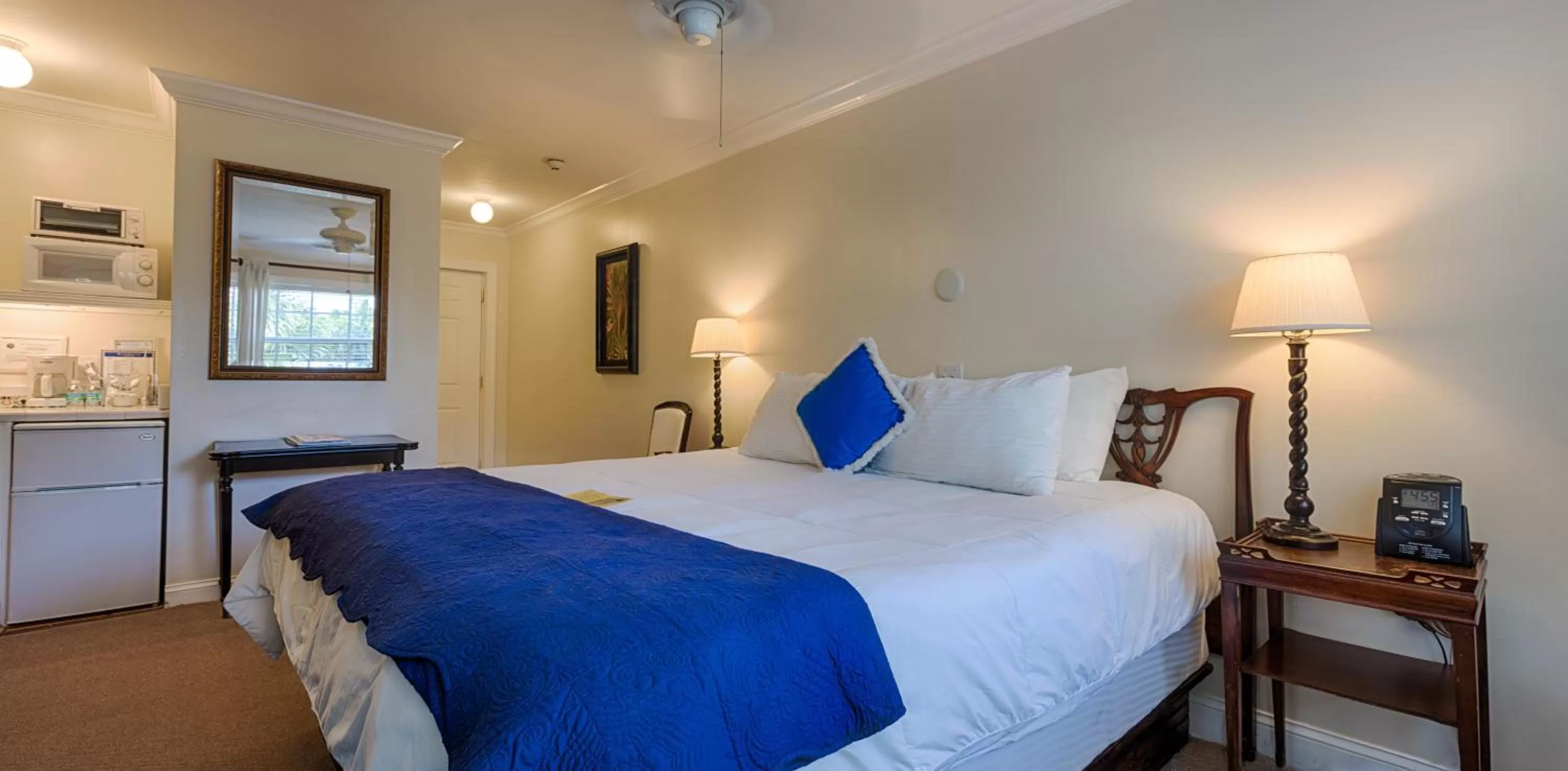 Bedroom, Bed in The Caribbean Court Boutique Hotel