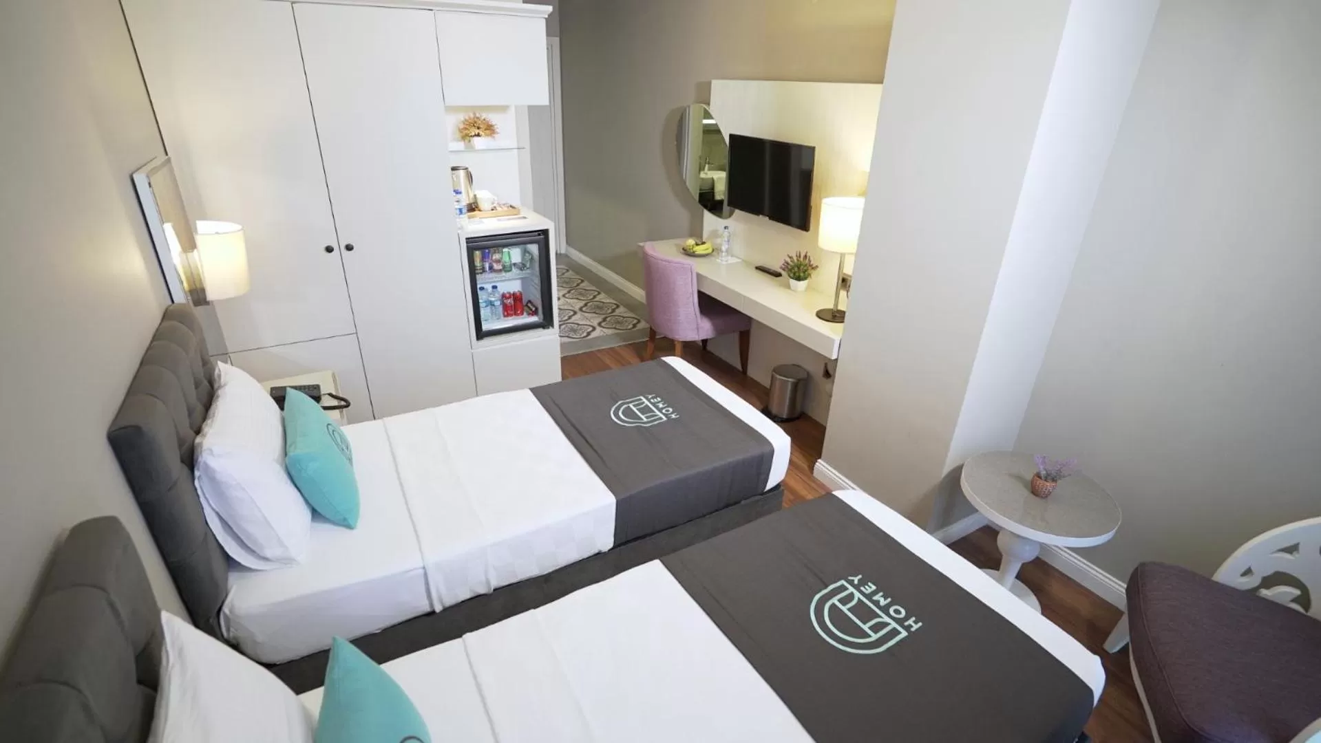 Bed in Homey AirPort Hotel