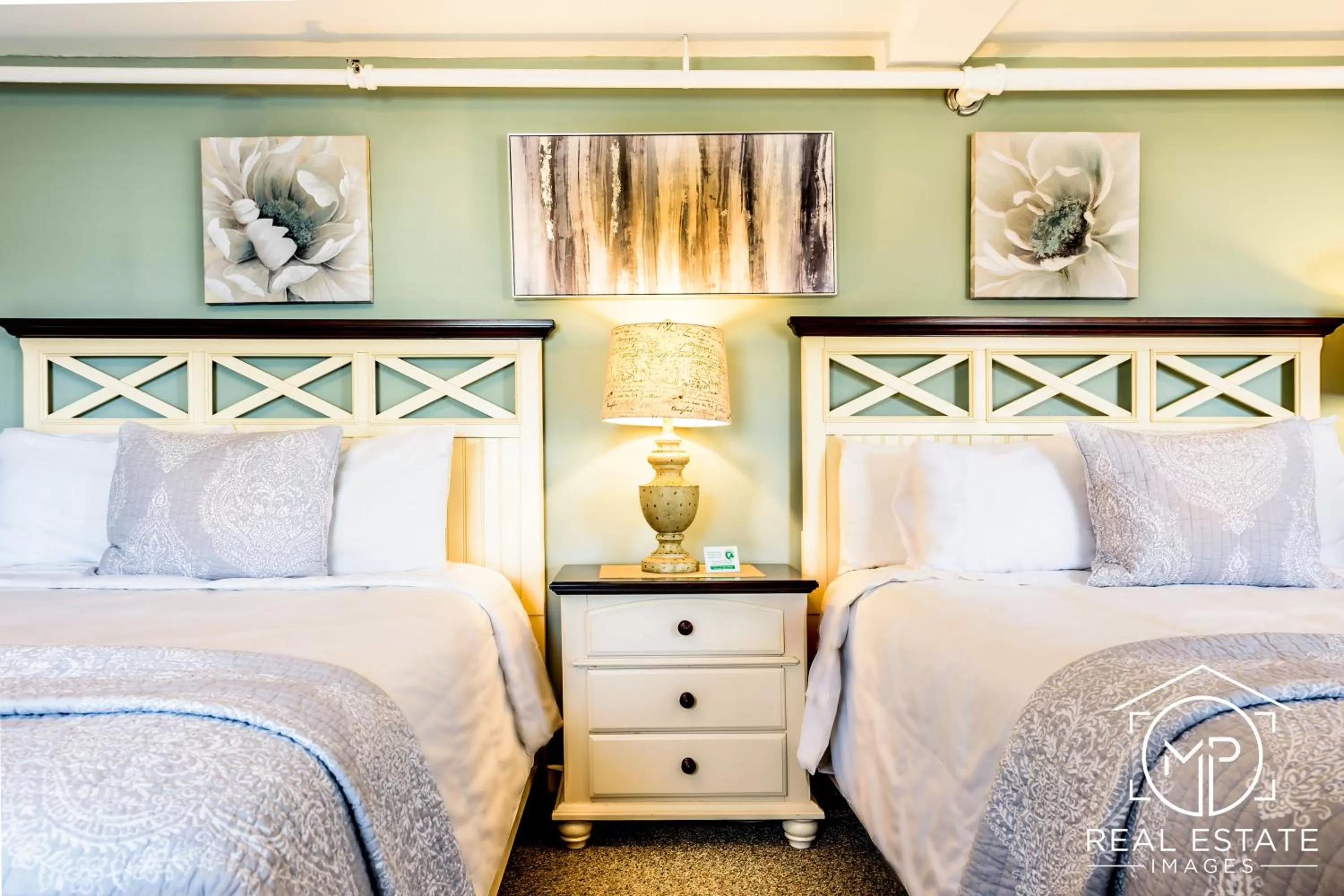 Bed in Bouchard Restaurant & Inn