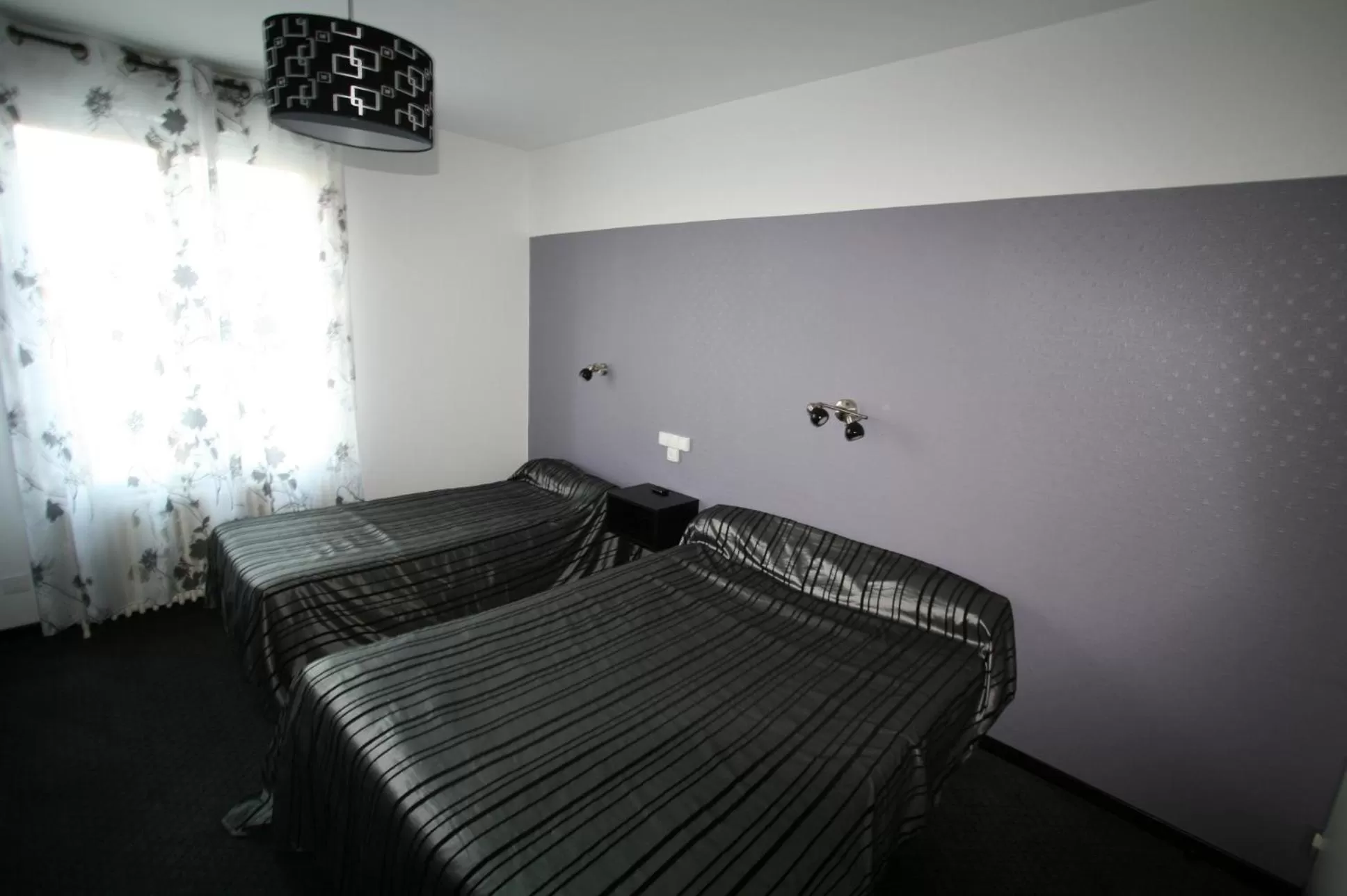 Bed in Hôtel Le Picardy