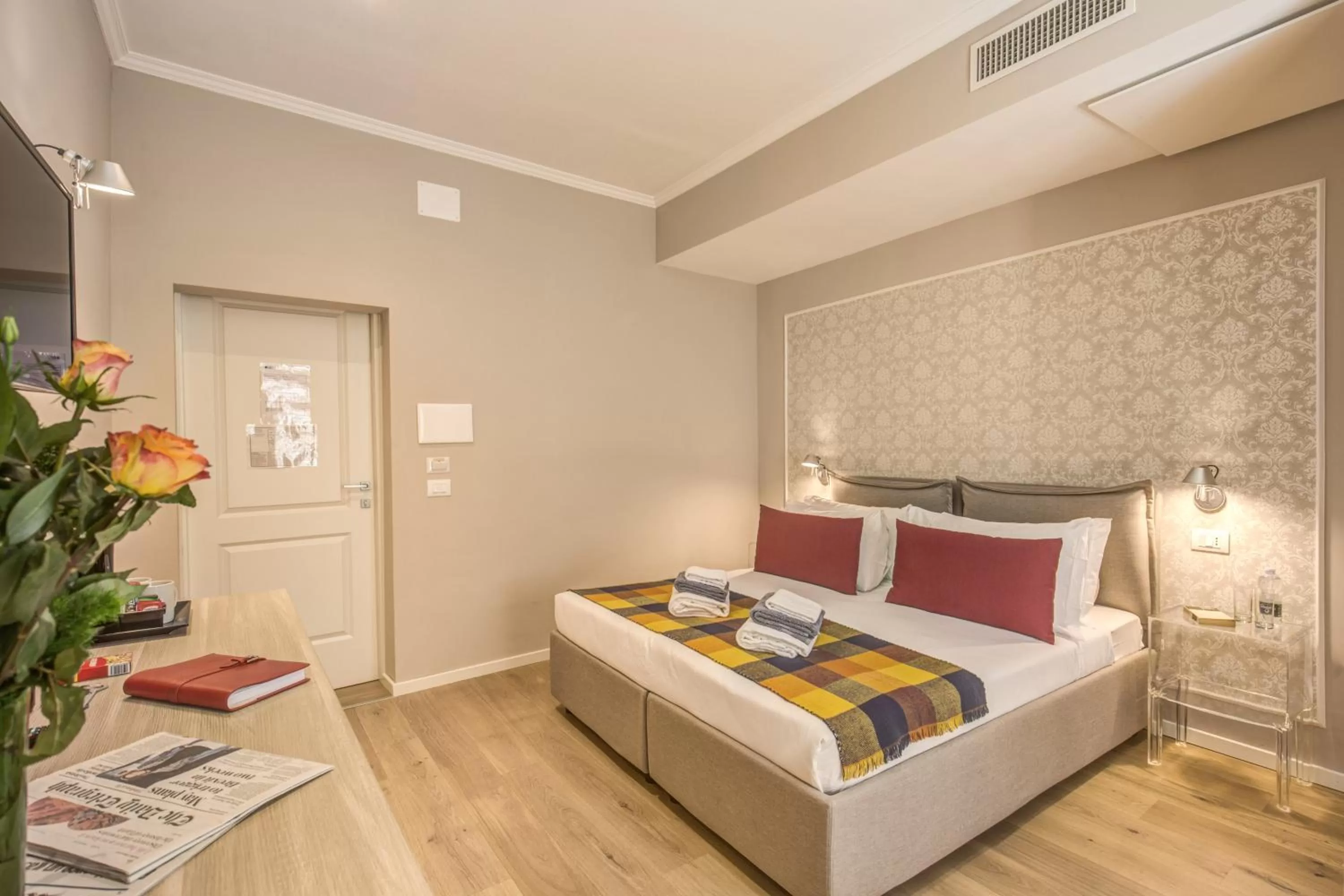 Photo of the whole room, Bed in The Spanish Suite Via di Ripetta